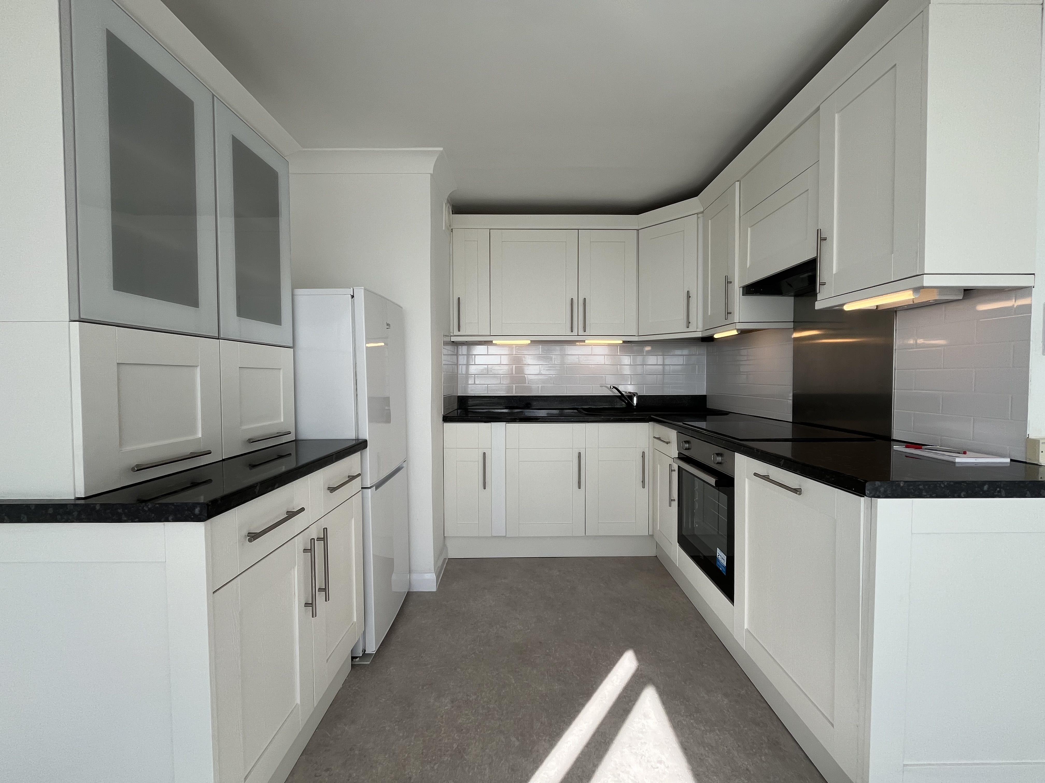 2 bed flat to rent in West Cliff Road, Bournemouth, BH2  - Property Image 3