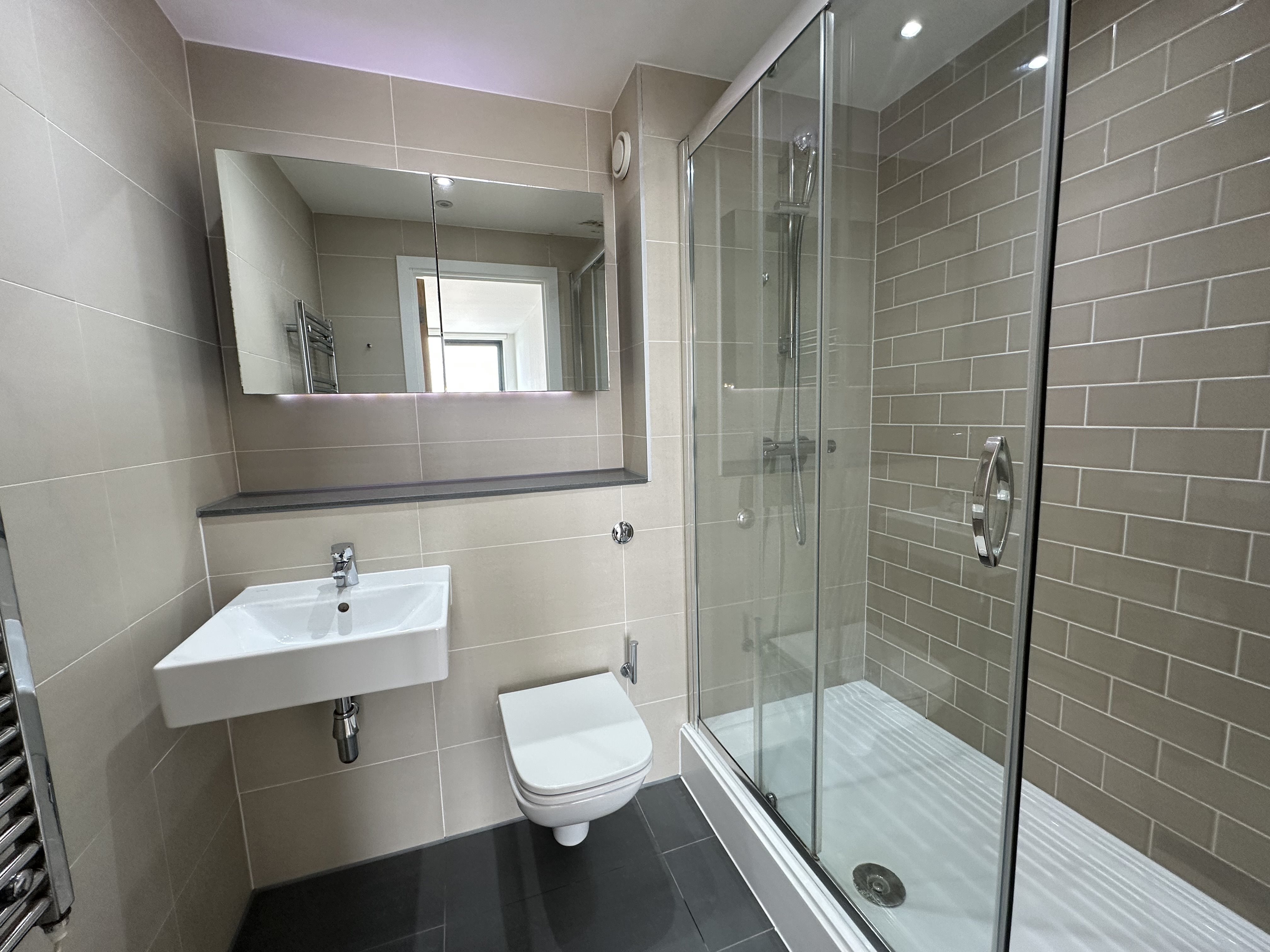 3 bed flat to rent in Holdenhurst Road, , BH8 6