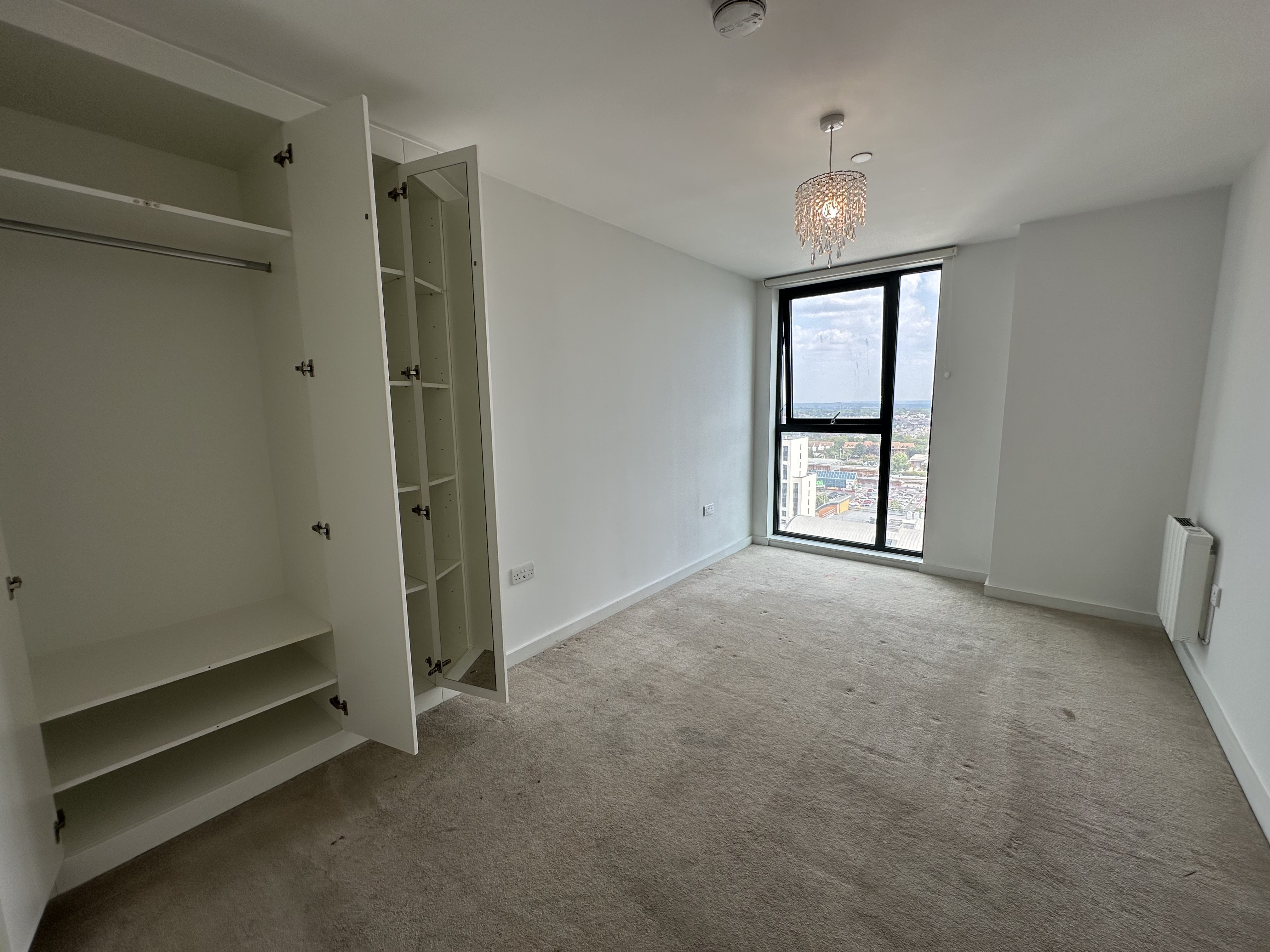 3 bed flat to rent in Holdenhurst Road, , BH8 7