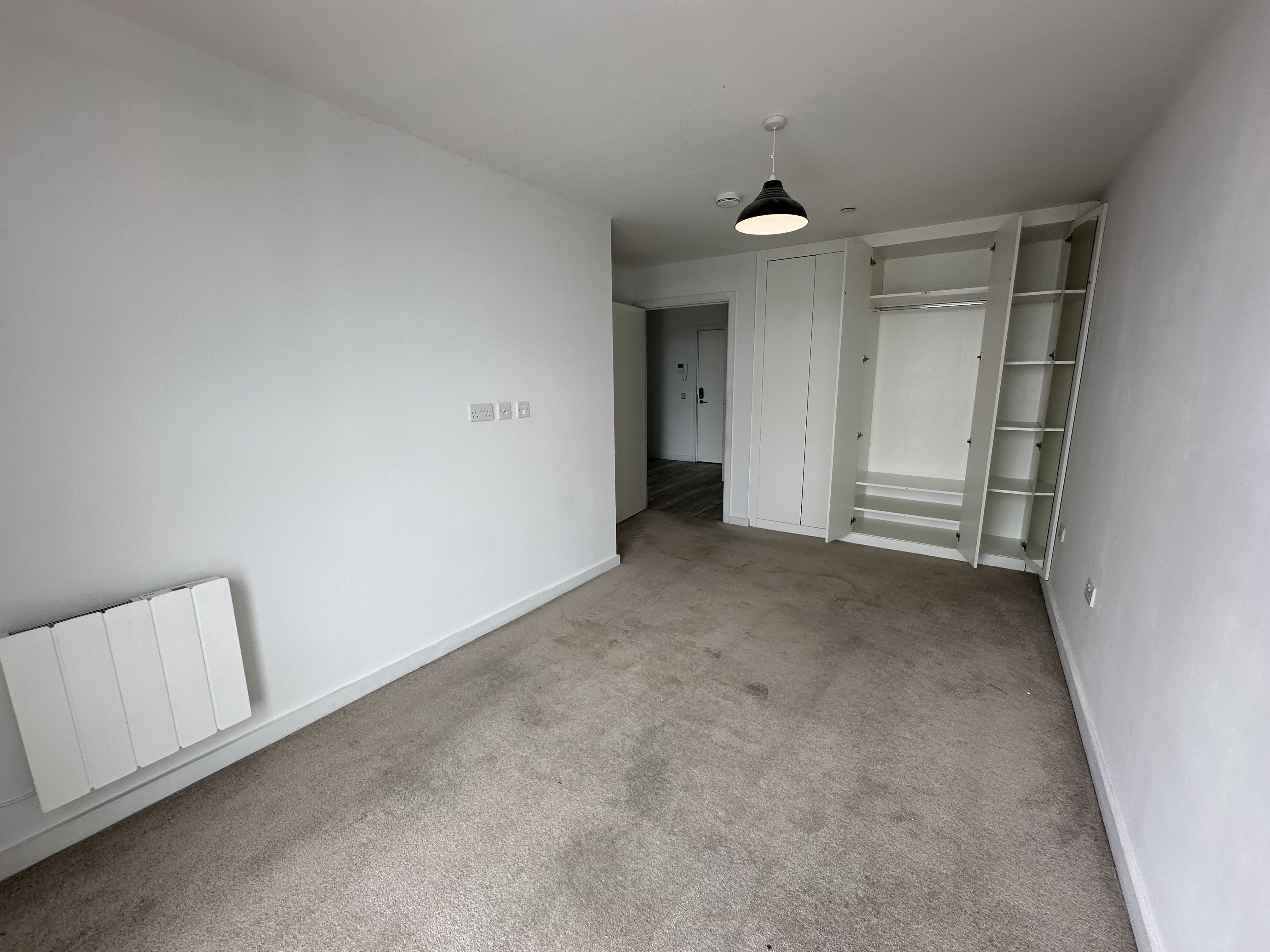 3 bed flat to rent in Holdenhurst Road, , BH8 8