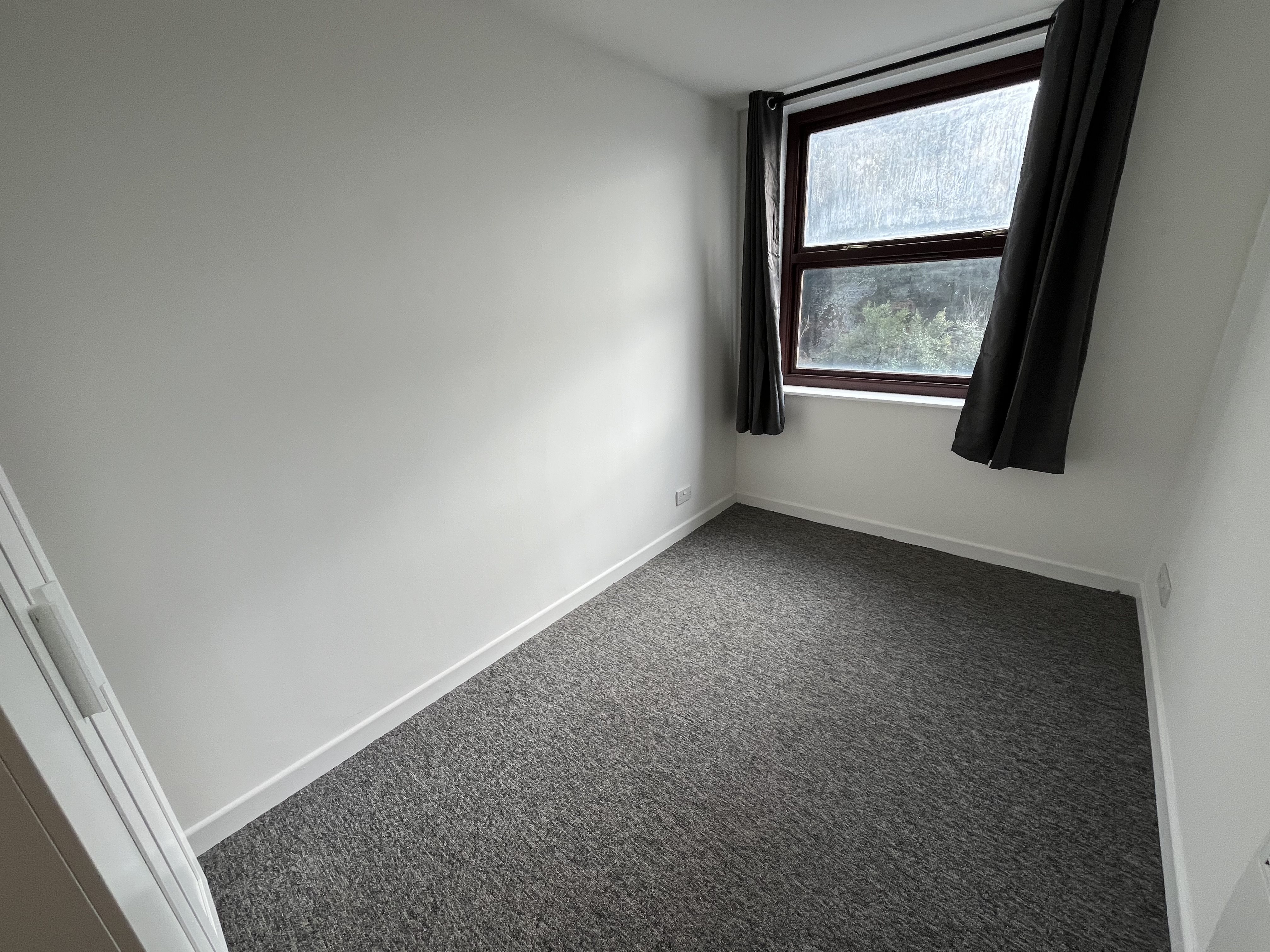 4 bed apartment to rent in St Peters Road  - Property Image 8