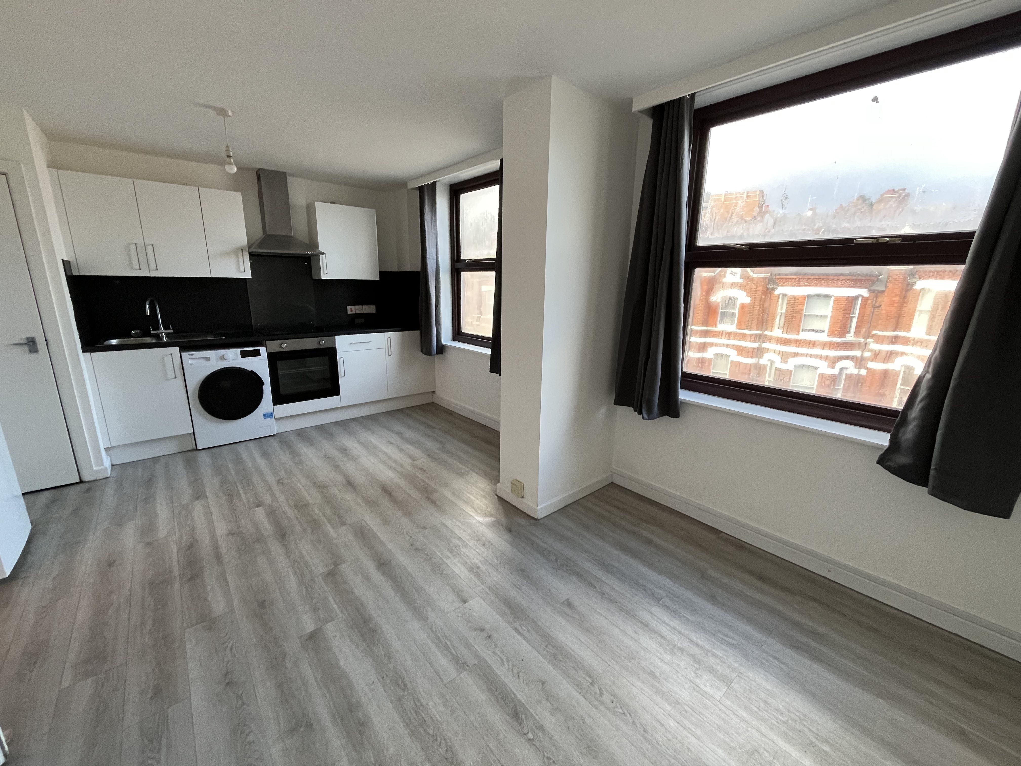 4 bed apartment to rent in St Peters Road  - Property Image 1