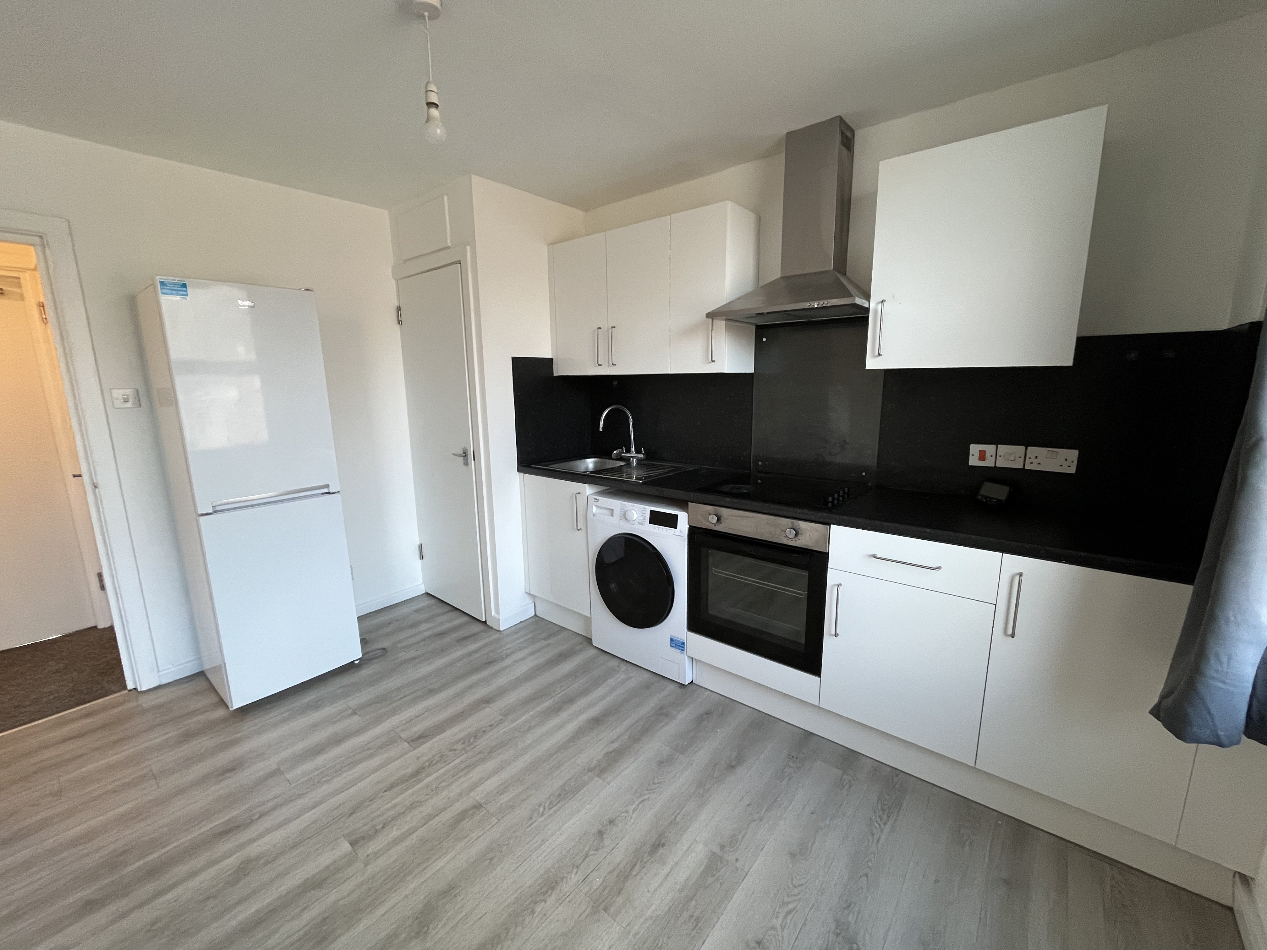 4 bed apartment to rent in St Peters Road 1