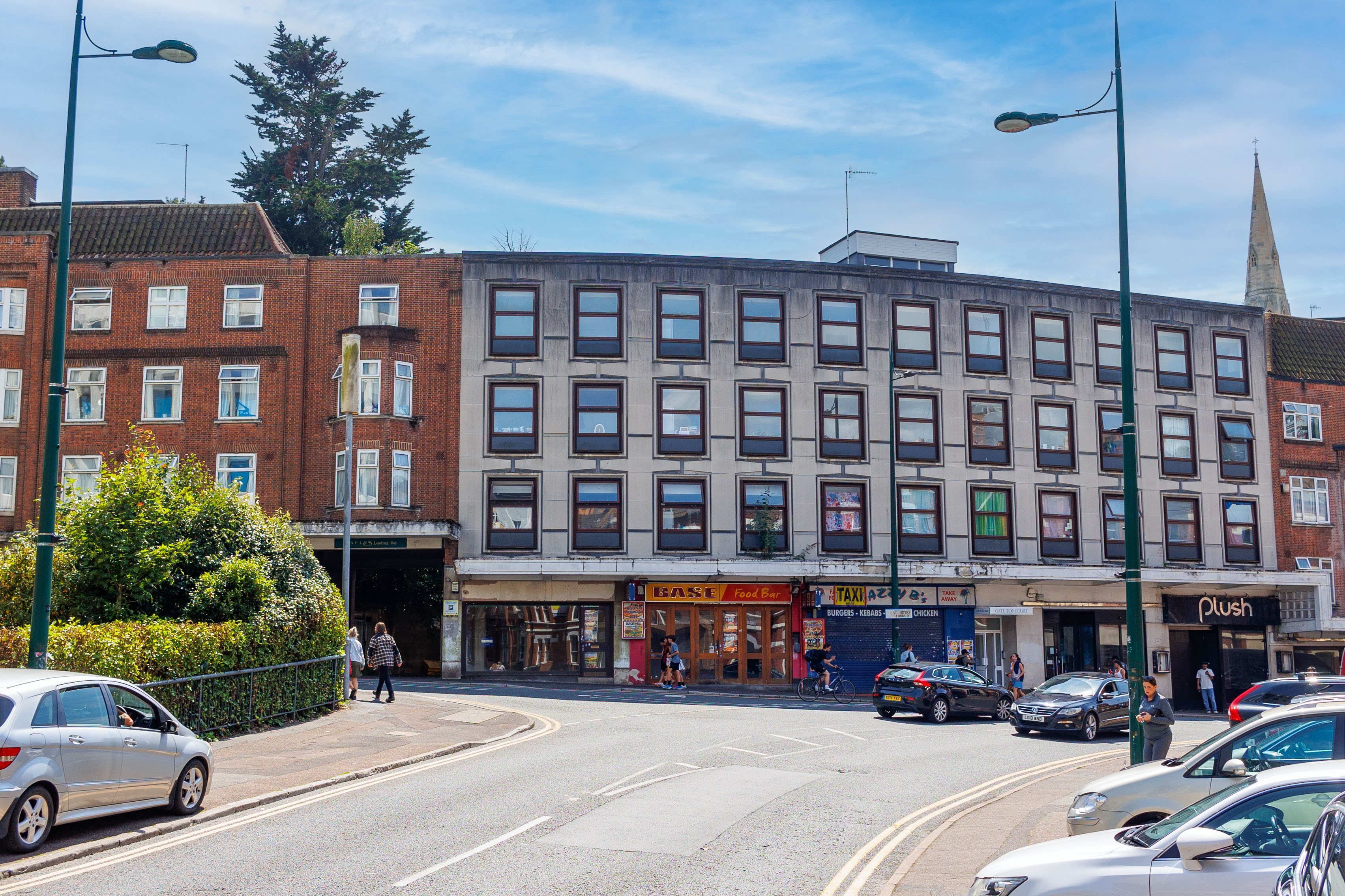 4 bed apartment to rent in St Peters Road  - Property Image 1