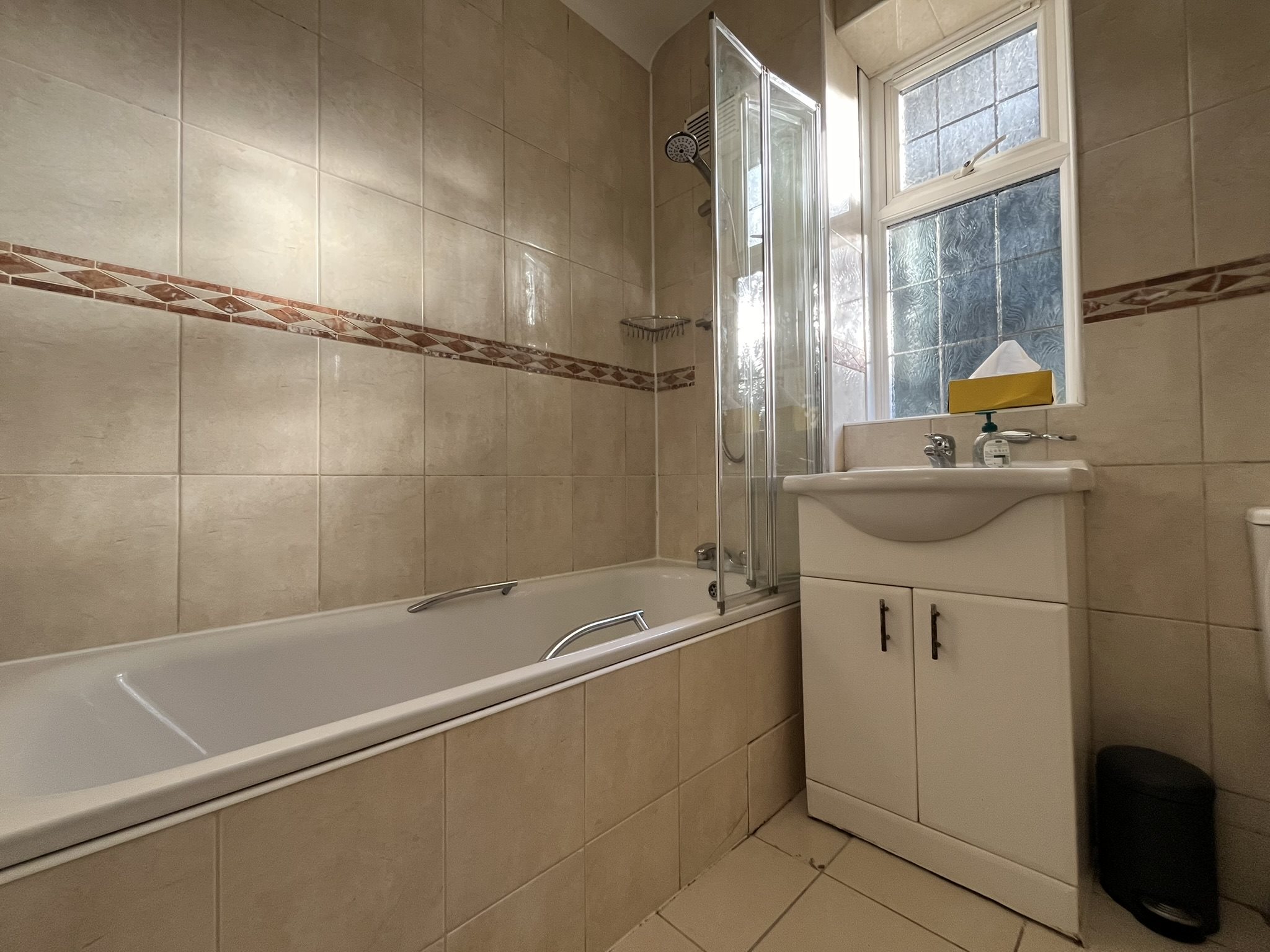 4 bed flat to rent in Gervis Road, Bournemouth 3