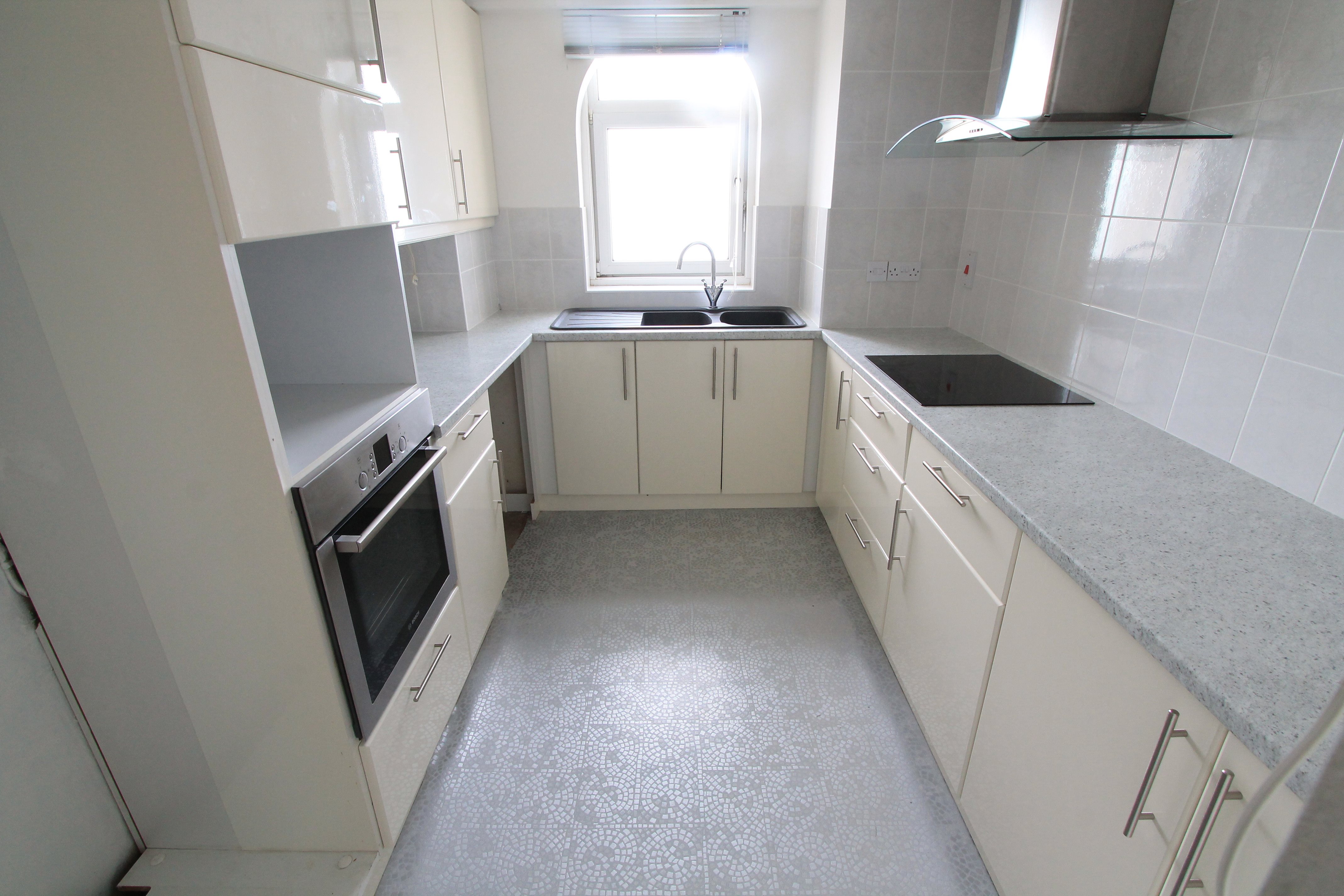 1 bed flat to rent in The Albany, Manor Road  - Property Image 3