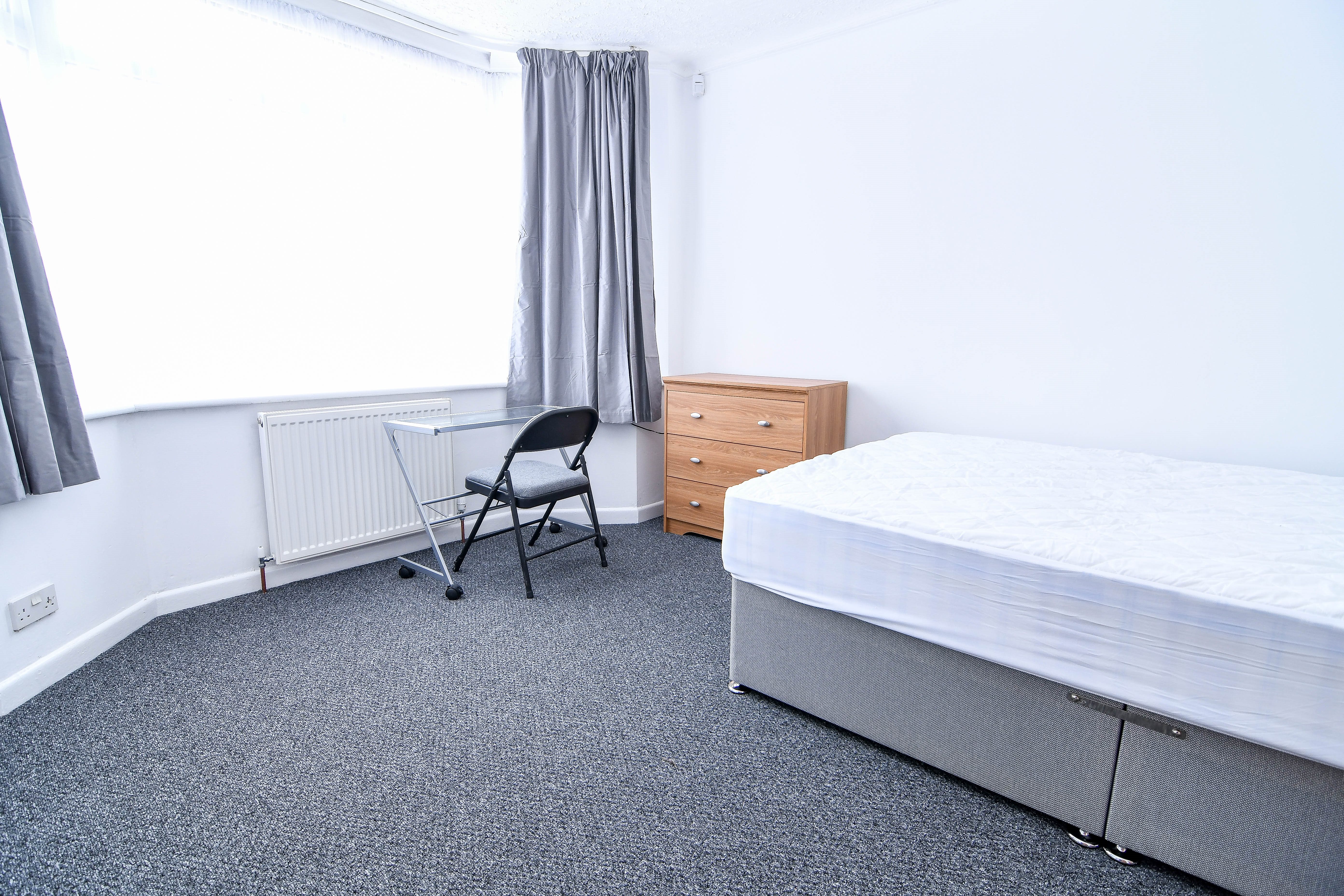 4 bed house to rent in Mossley Avenue, Poole  - Property Image 9