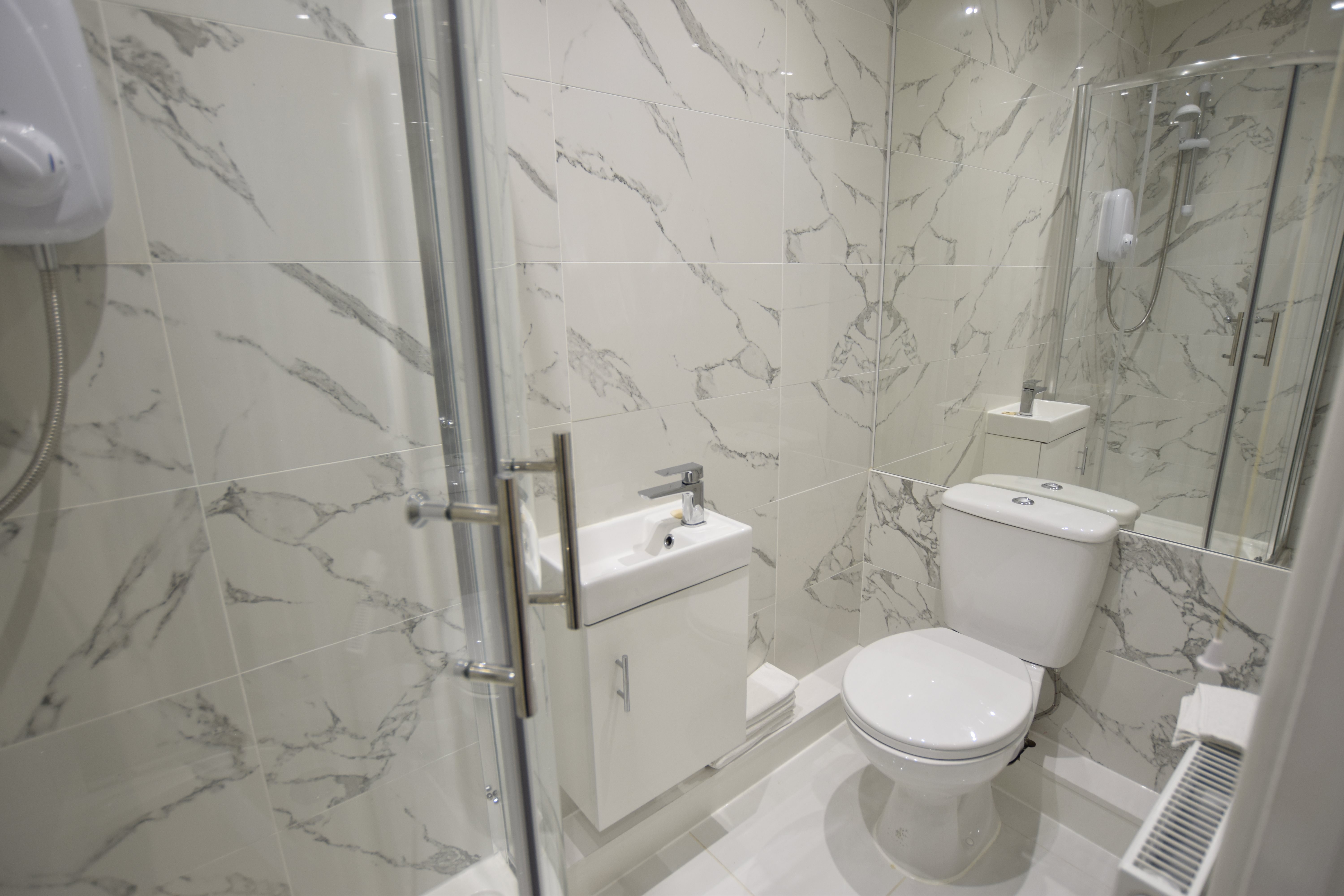 2 bed flat to rent in West Cliff Road, Bournemouth 10