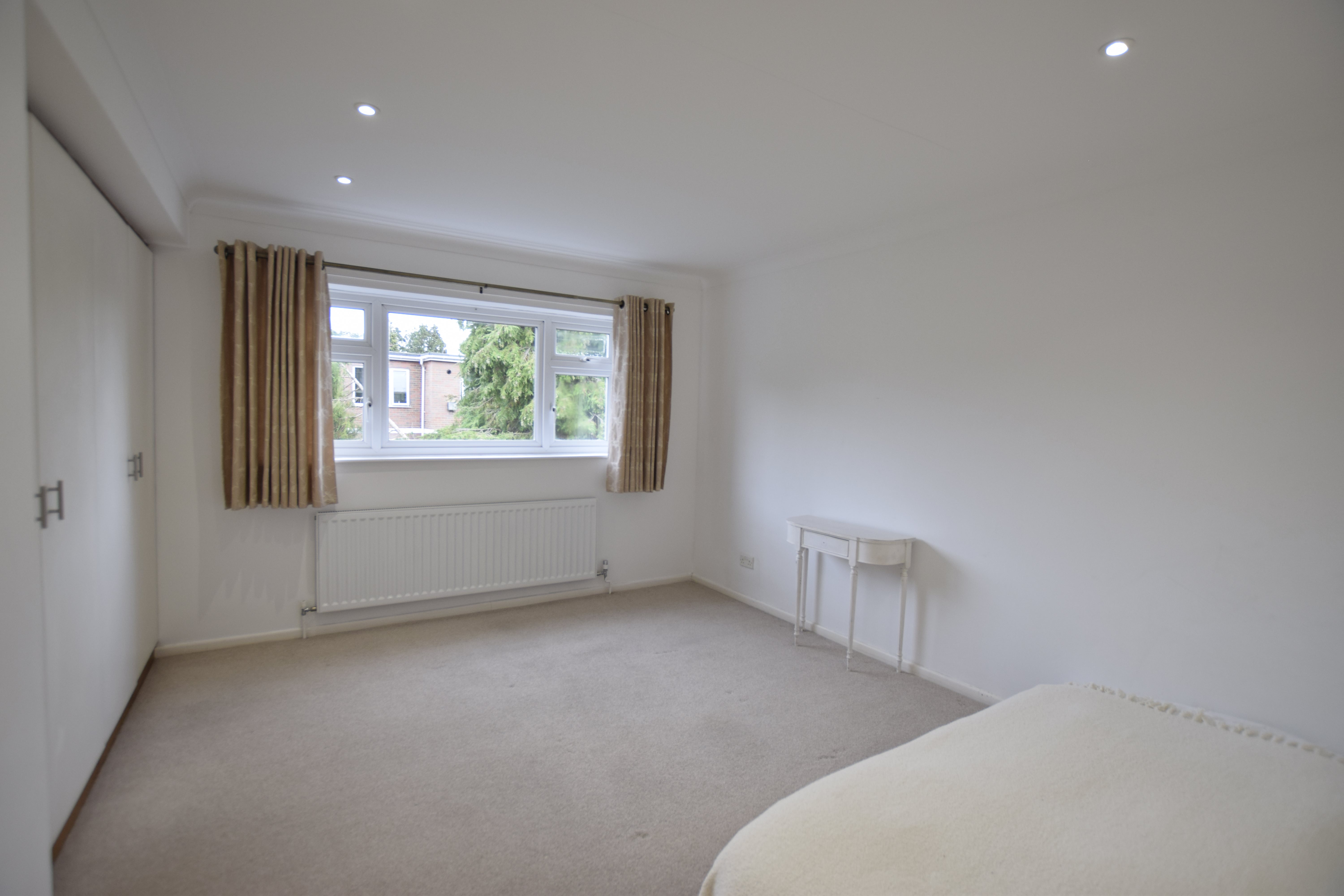 2 bed flat to rent in West Cliff Road, Bournemouth 6
