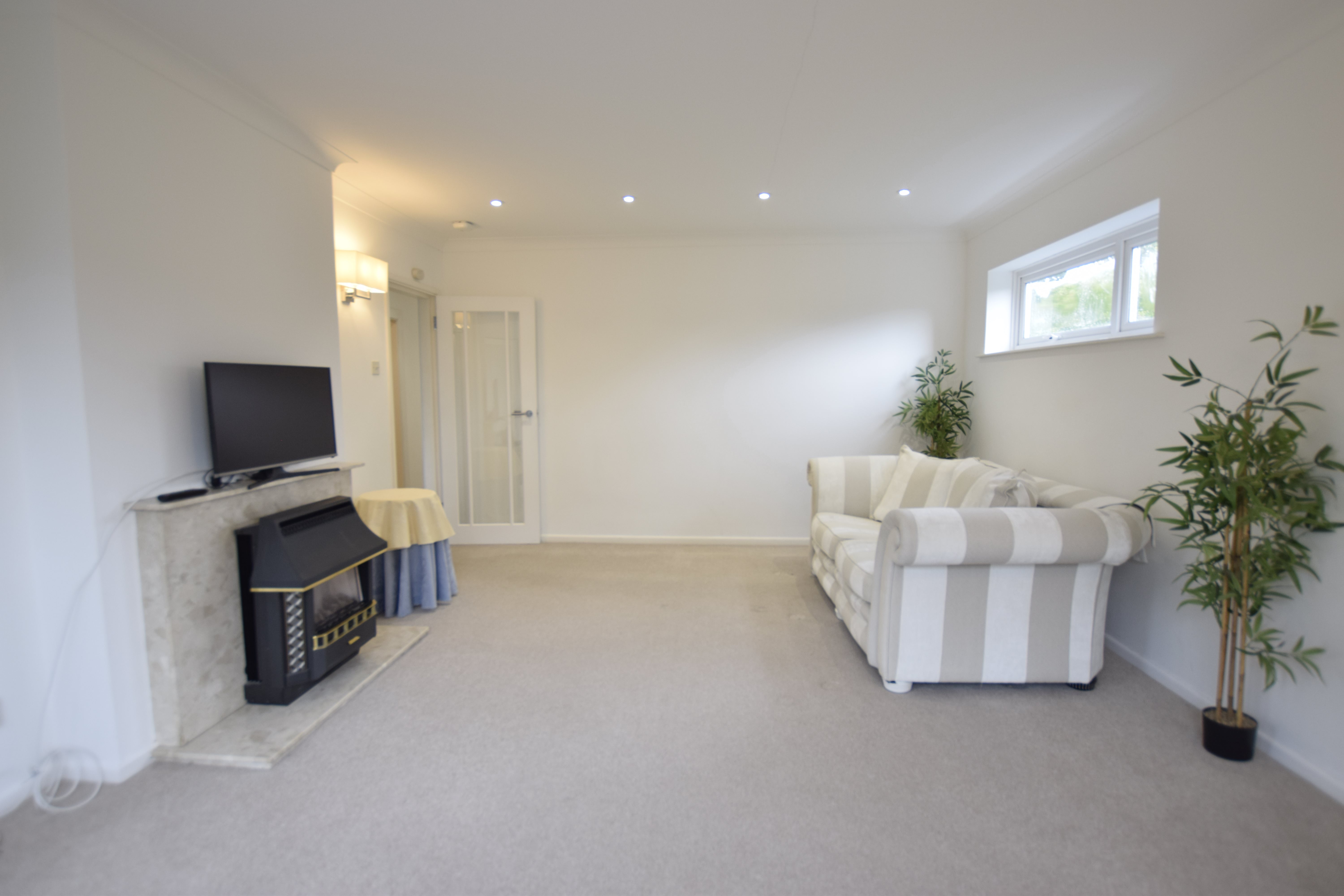 2 bed flat to rent in West Cliff Road, Bournemouth 4