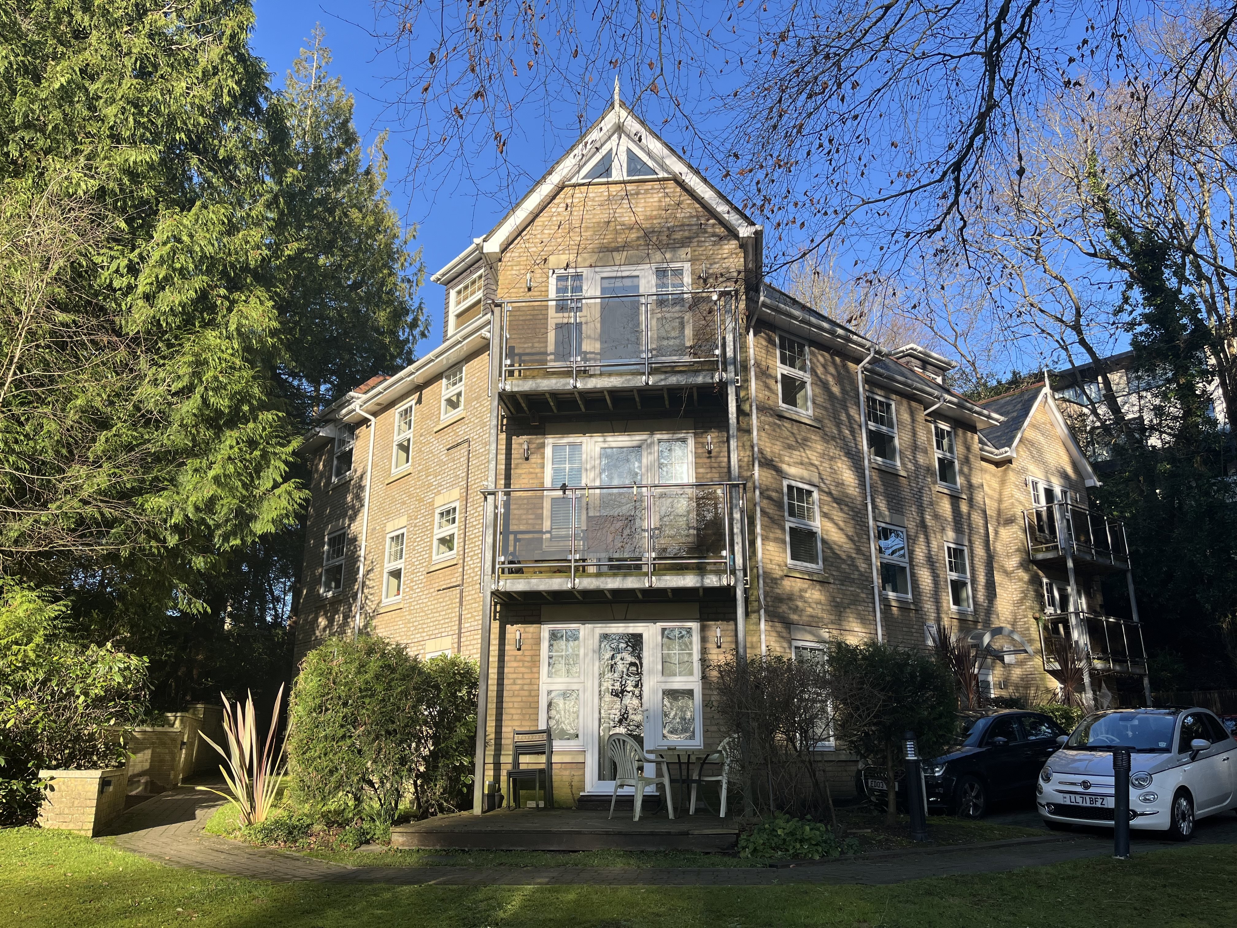 2 bed flat to rent in North Road, Poole, BH14
