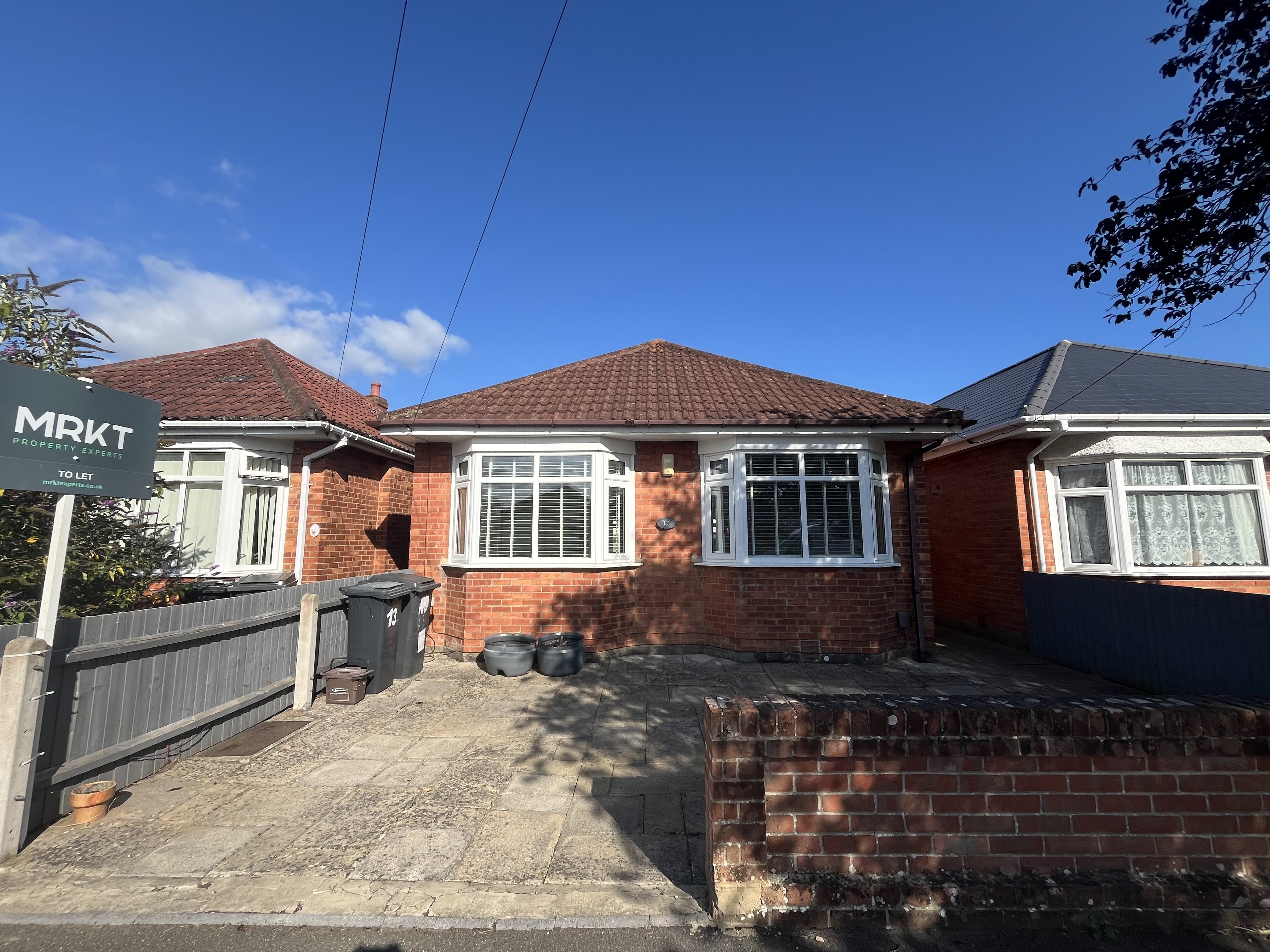 2 bed bungalow to rent in Evershot Road, Bournemouth, BH8 - Property Image 1