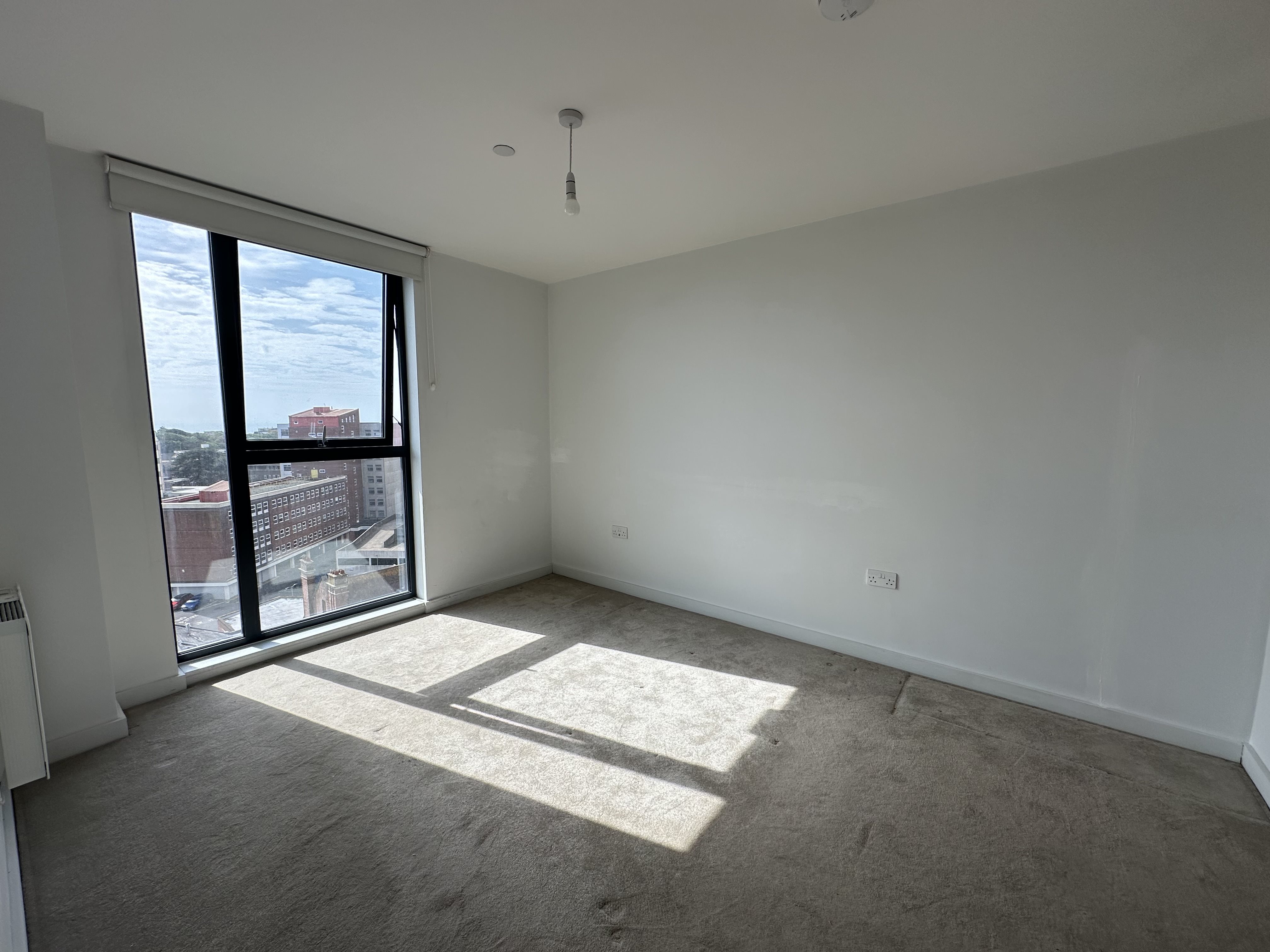 2 bed flat to rent in Holdenhurst Road, Bournemouth, BH8 10