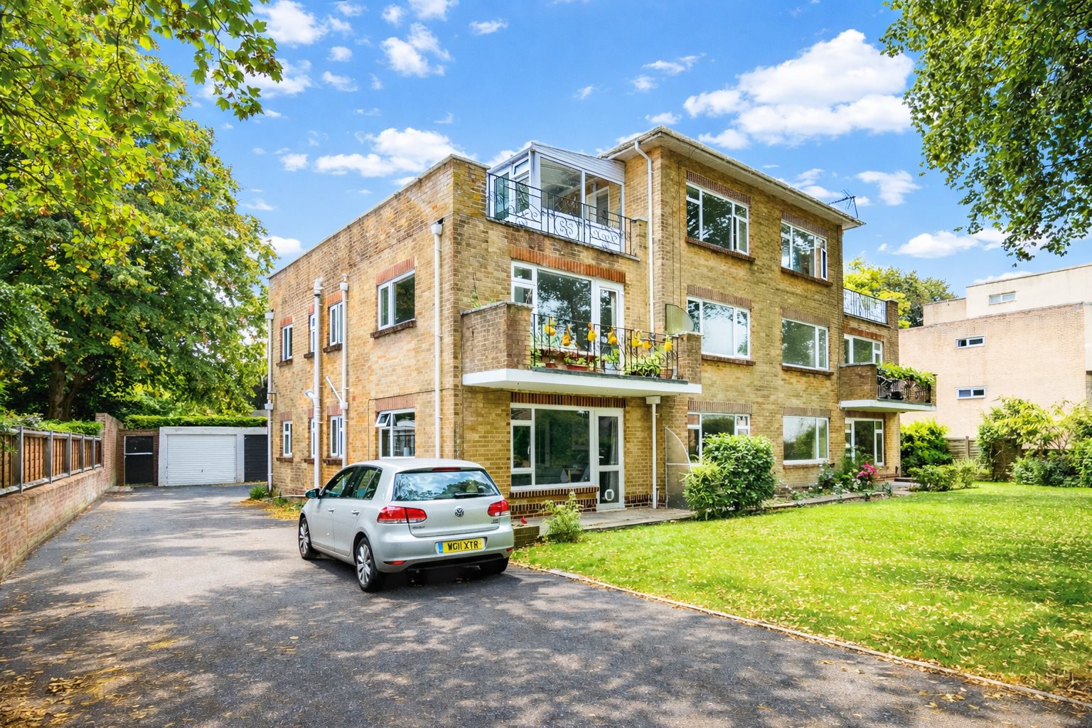 2 bed flat to rent in Grosvenor Road, Bournemouth, BH4 