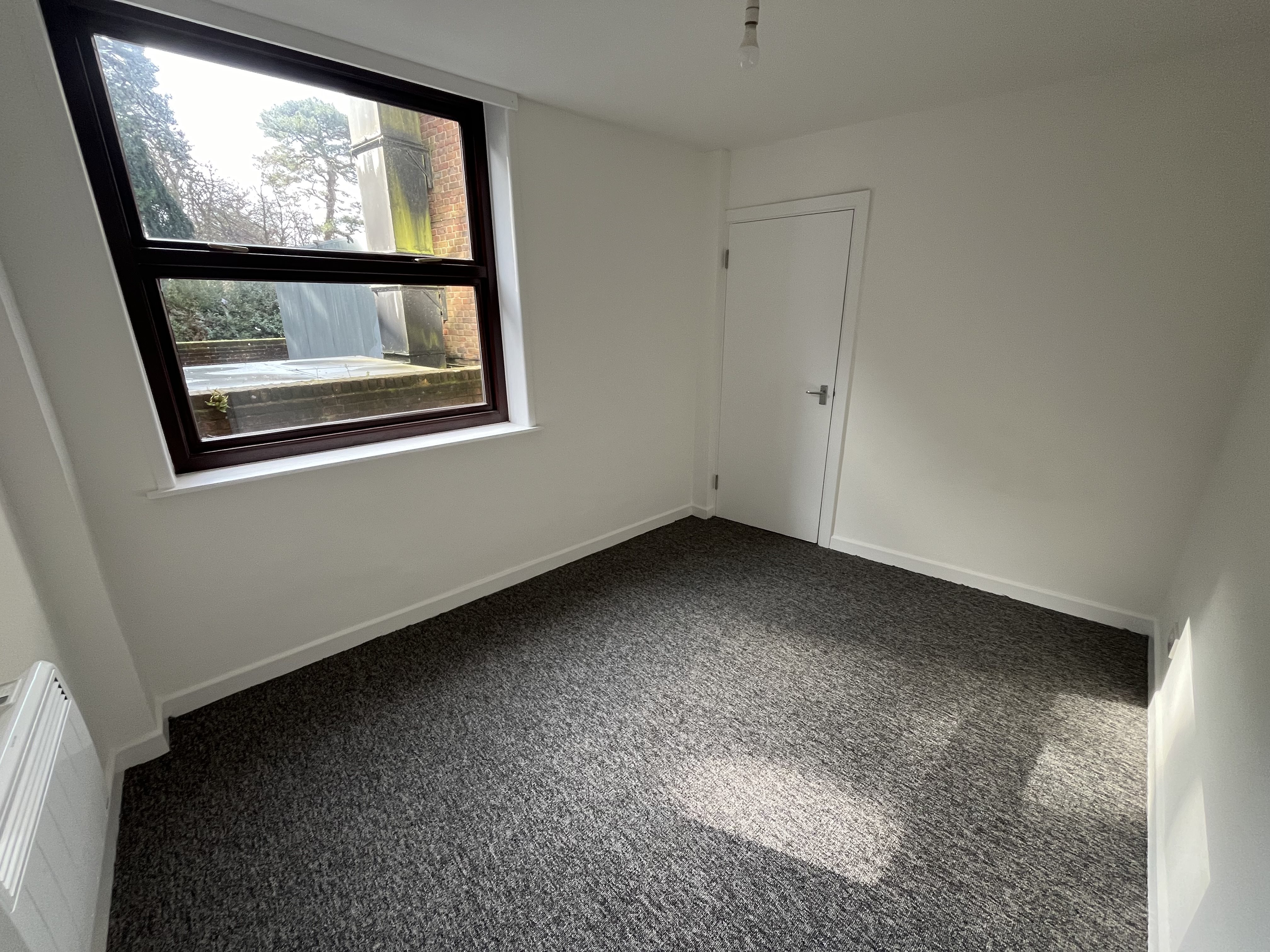 4 bed flat to rent in St Peters Road, Bournemouth 3