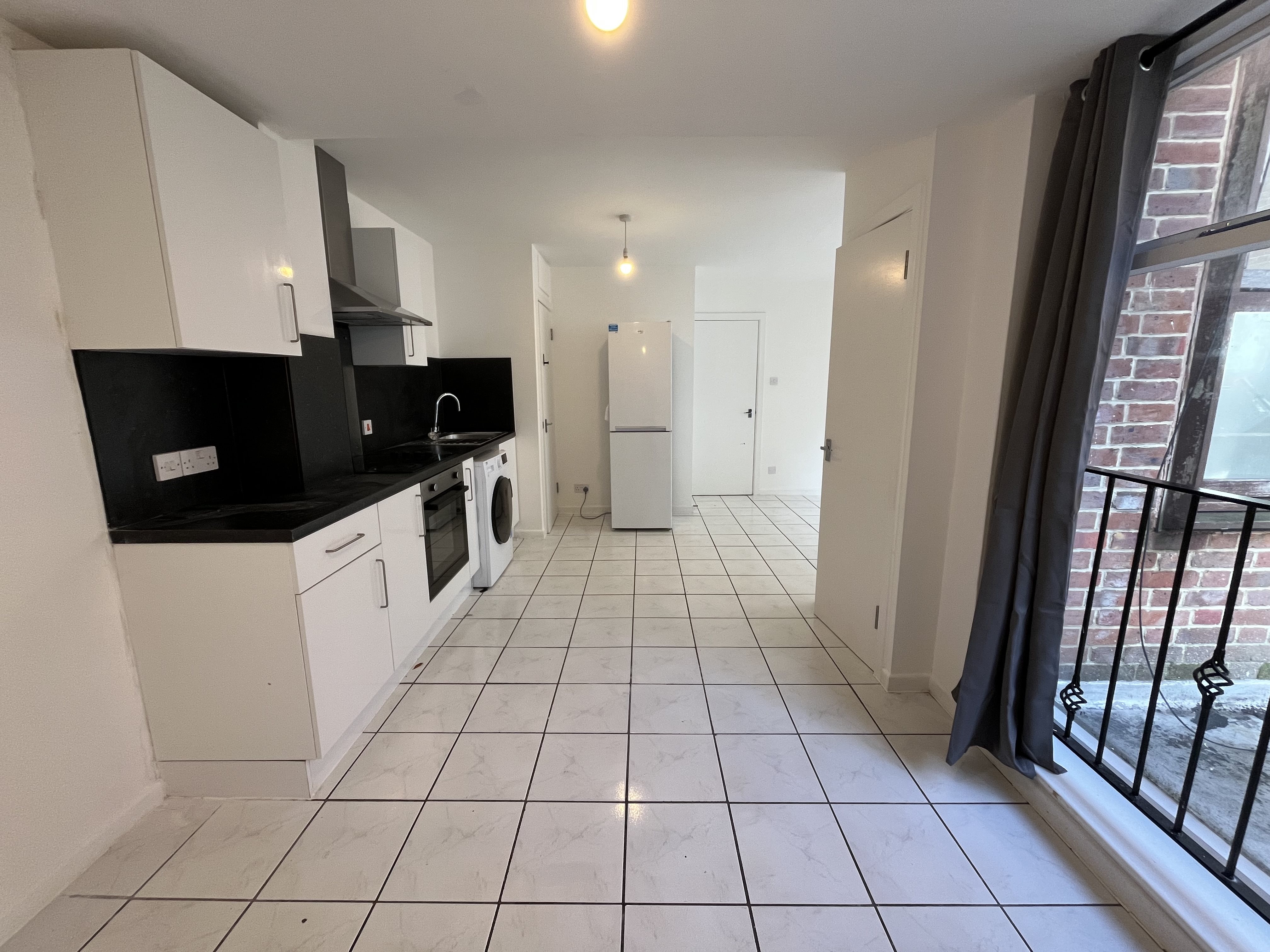 4 bed flat to rent in St Peters Road, Bournemouth, BH1 