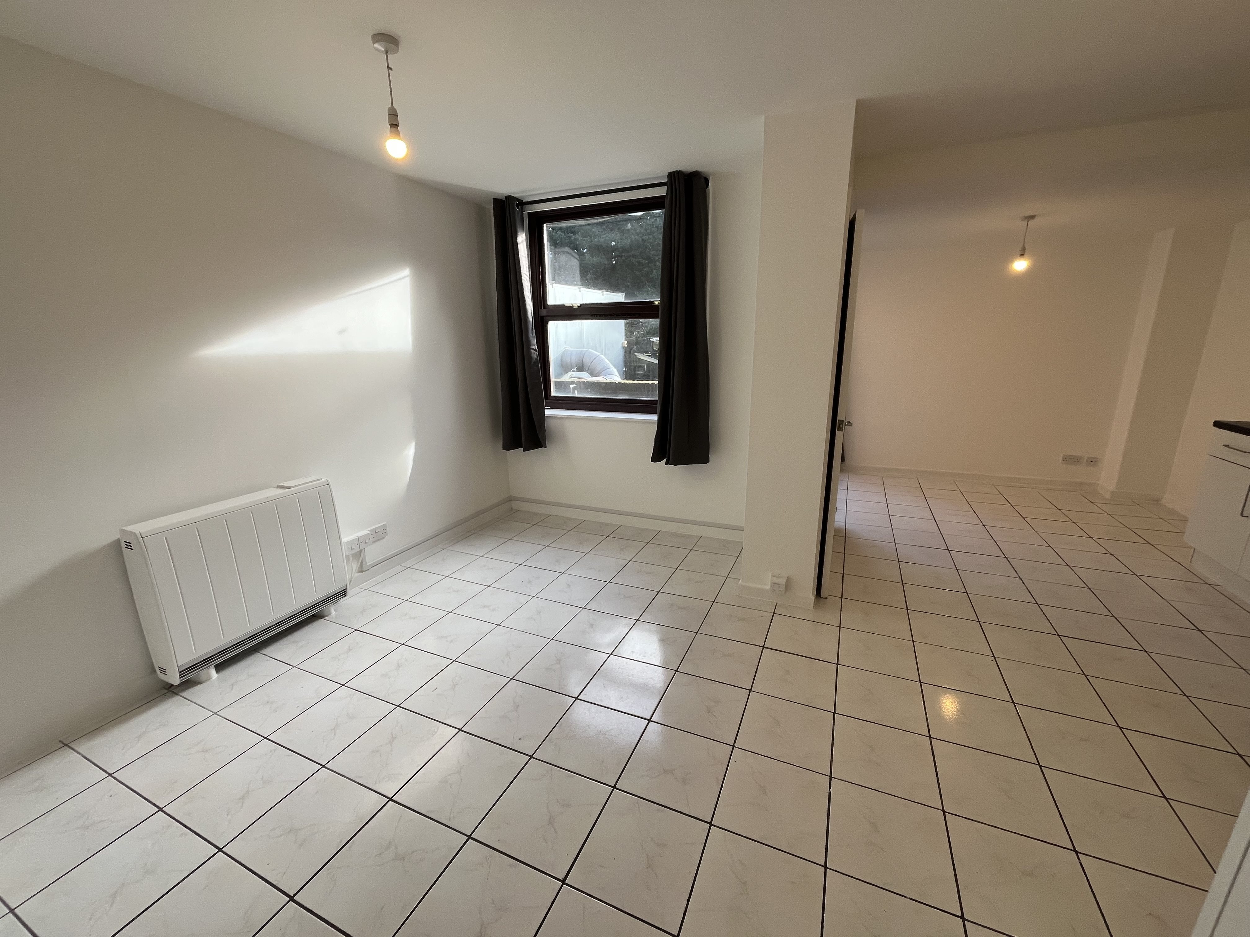 4 bed flat to rent in St Peters Road, Bournemouth  - Property Image 3