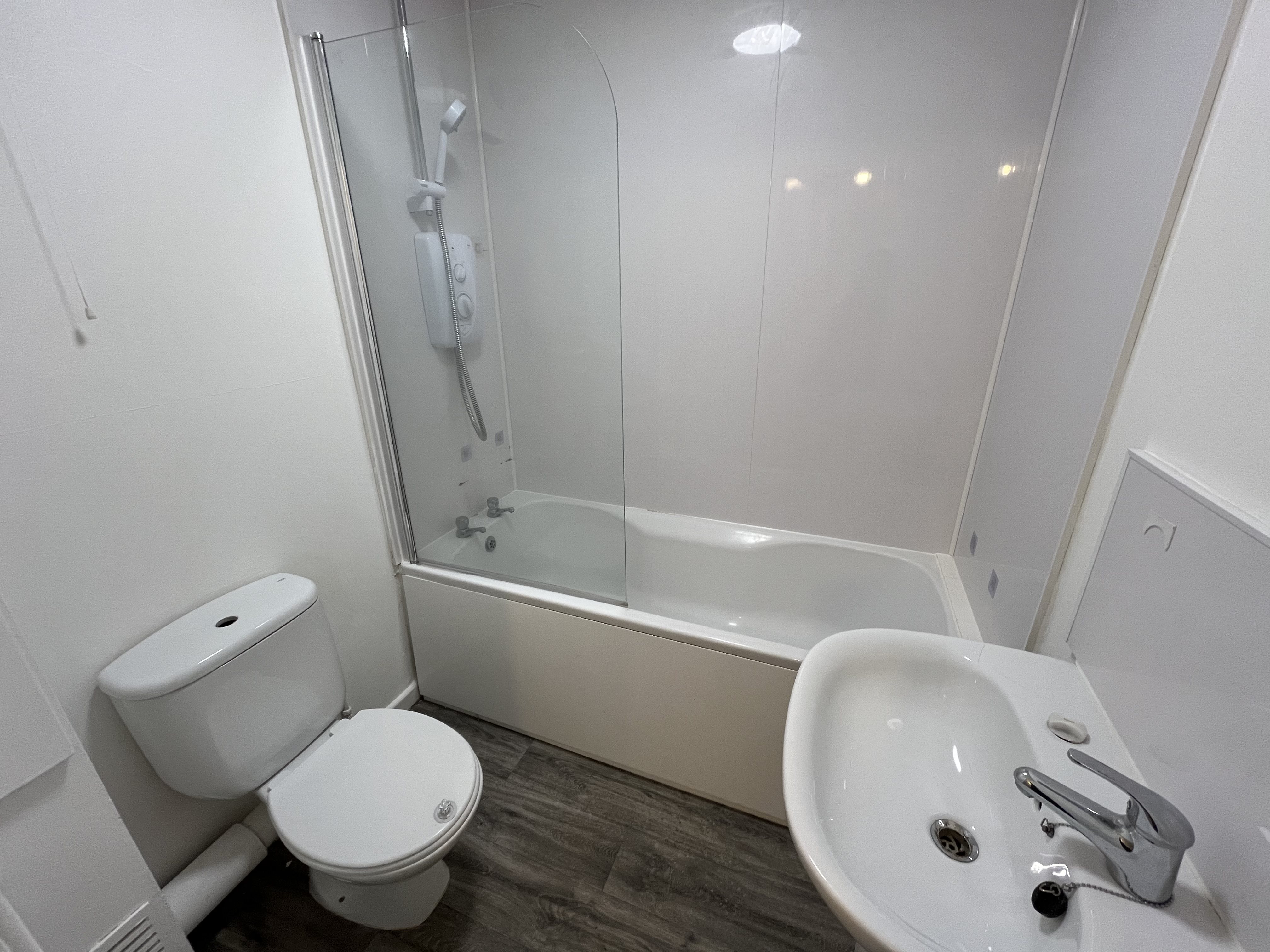 4 bed flat to rent in St Peters Road, Bournemouth  - Property Image 4