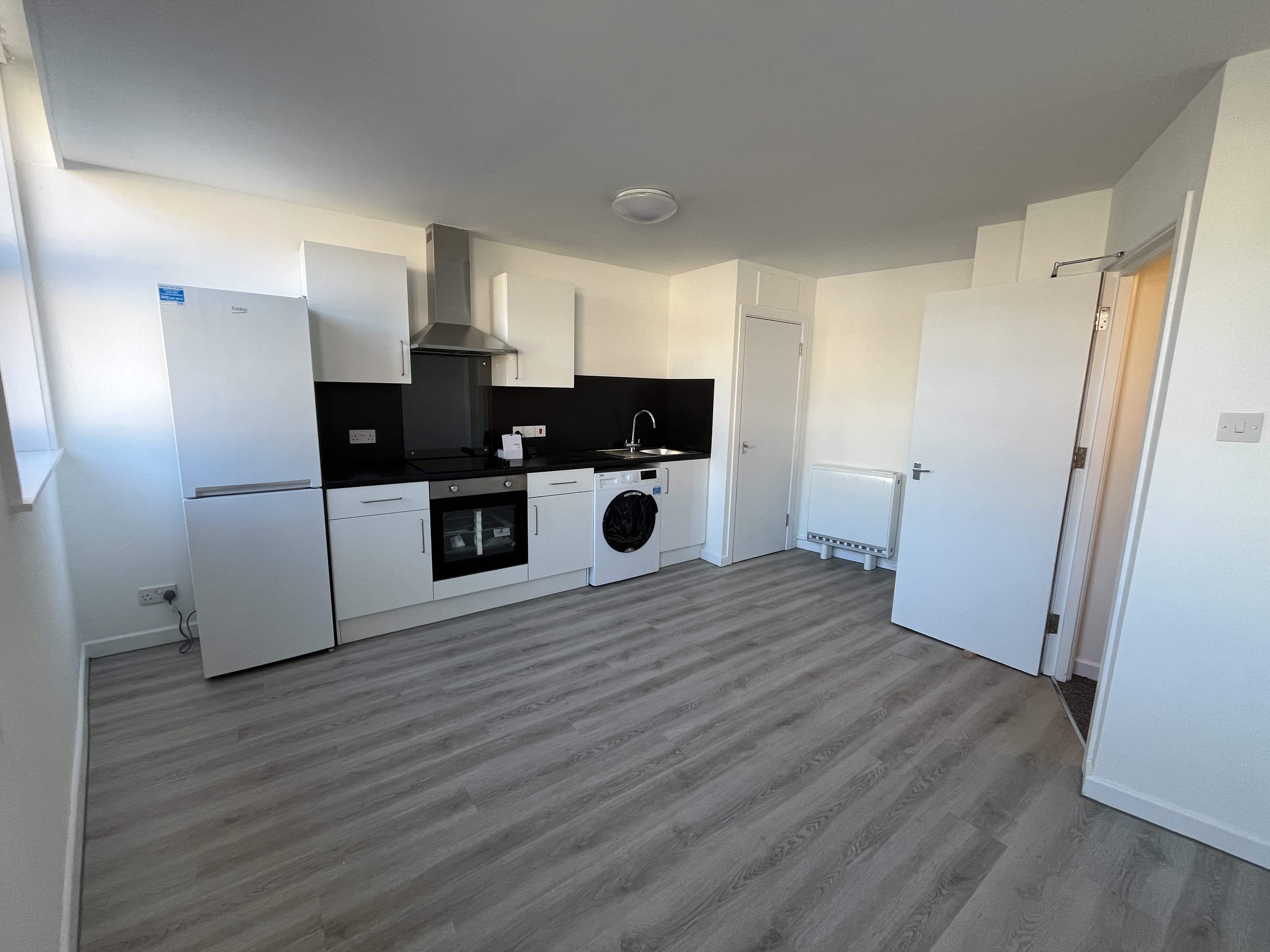 3 bed flat to rent in St Peters Road, Bournemouth, BH1 - Property Image 1