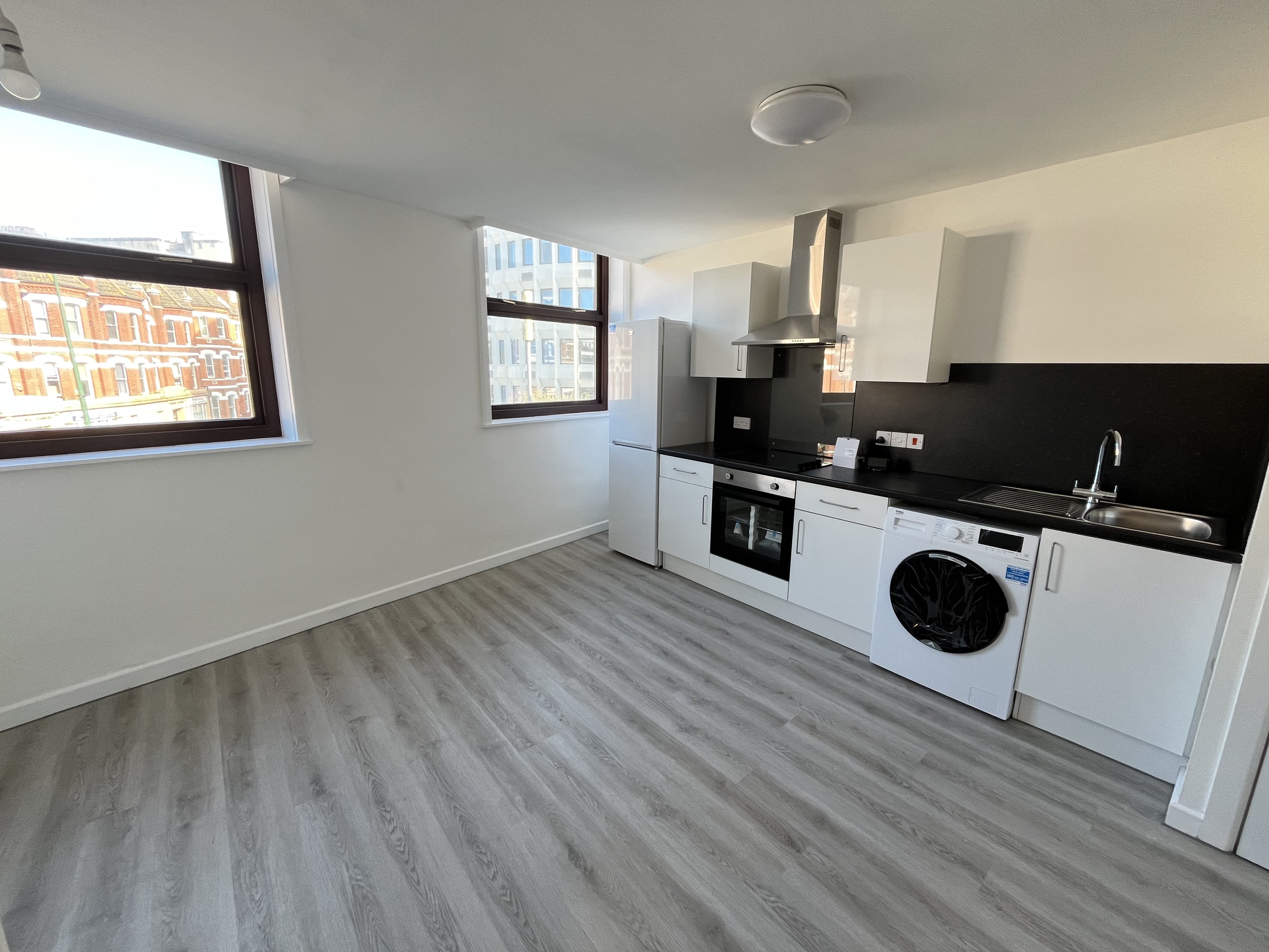 3 bed flat to rent in St Peters Road, Bournemouth, BH1  - Property Image 2