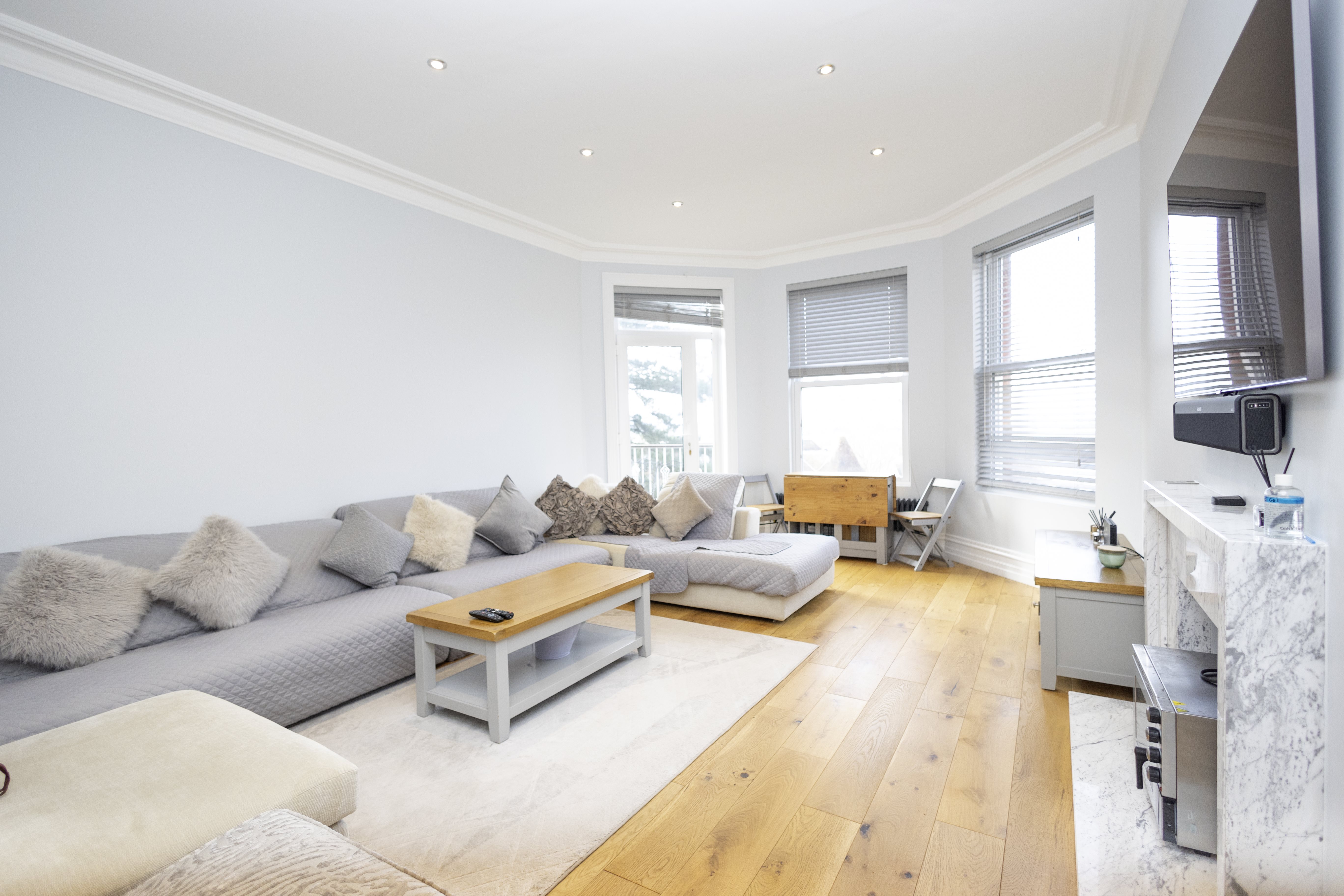 2 bed flat to rent in Alton Road, Poole 1