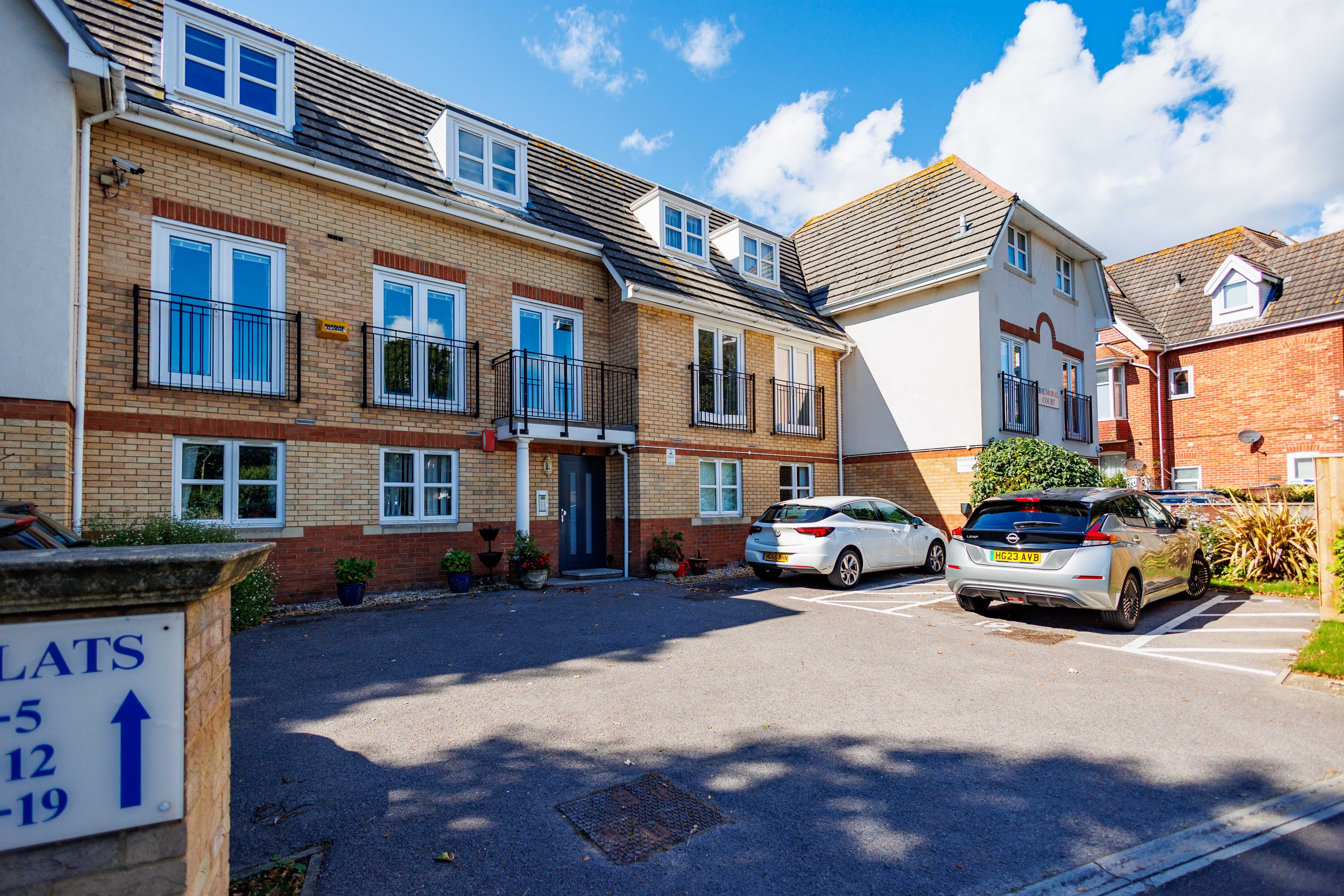 2 bed flat for sale in St Johns Road, Bournemouth - Property Image 1