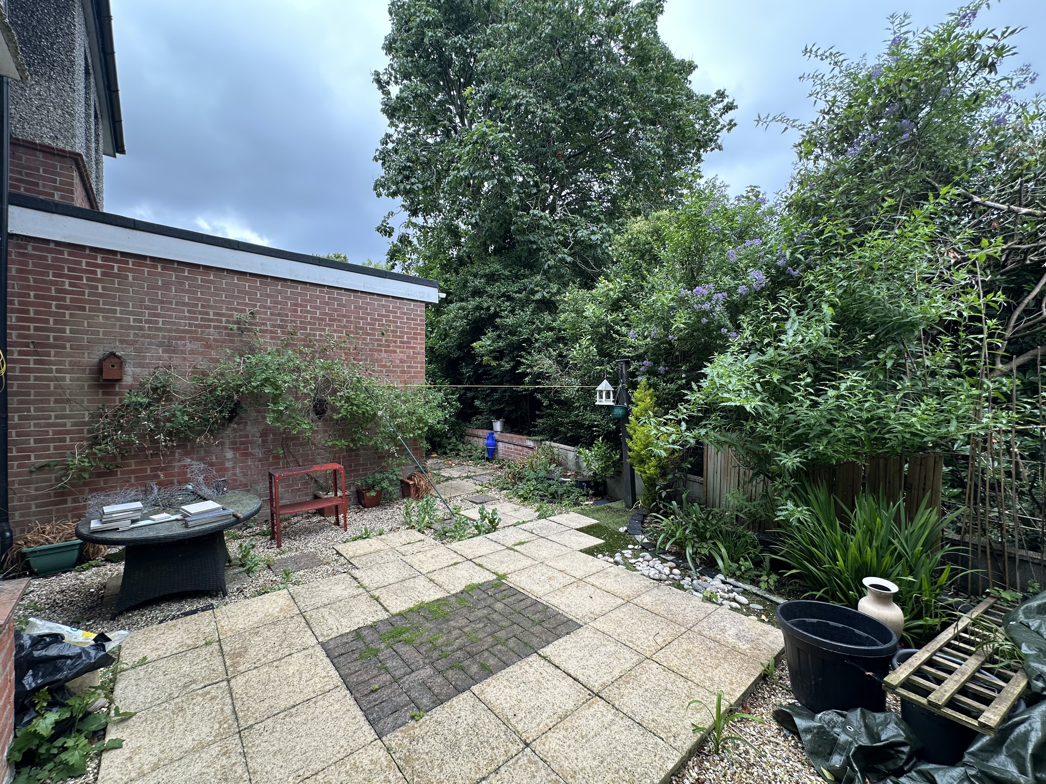 2 bed flat for sale in Beechey Road, Charminster, BH8 11