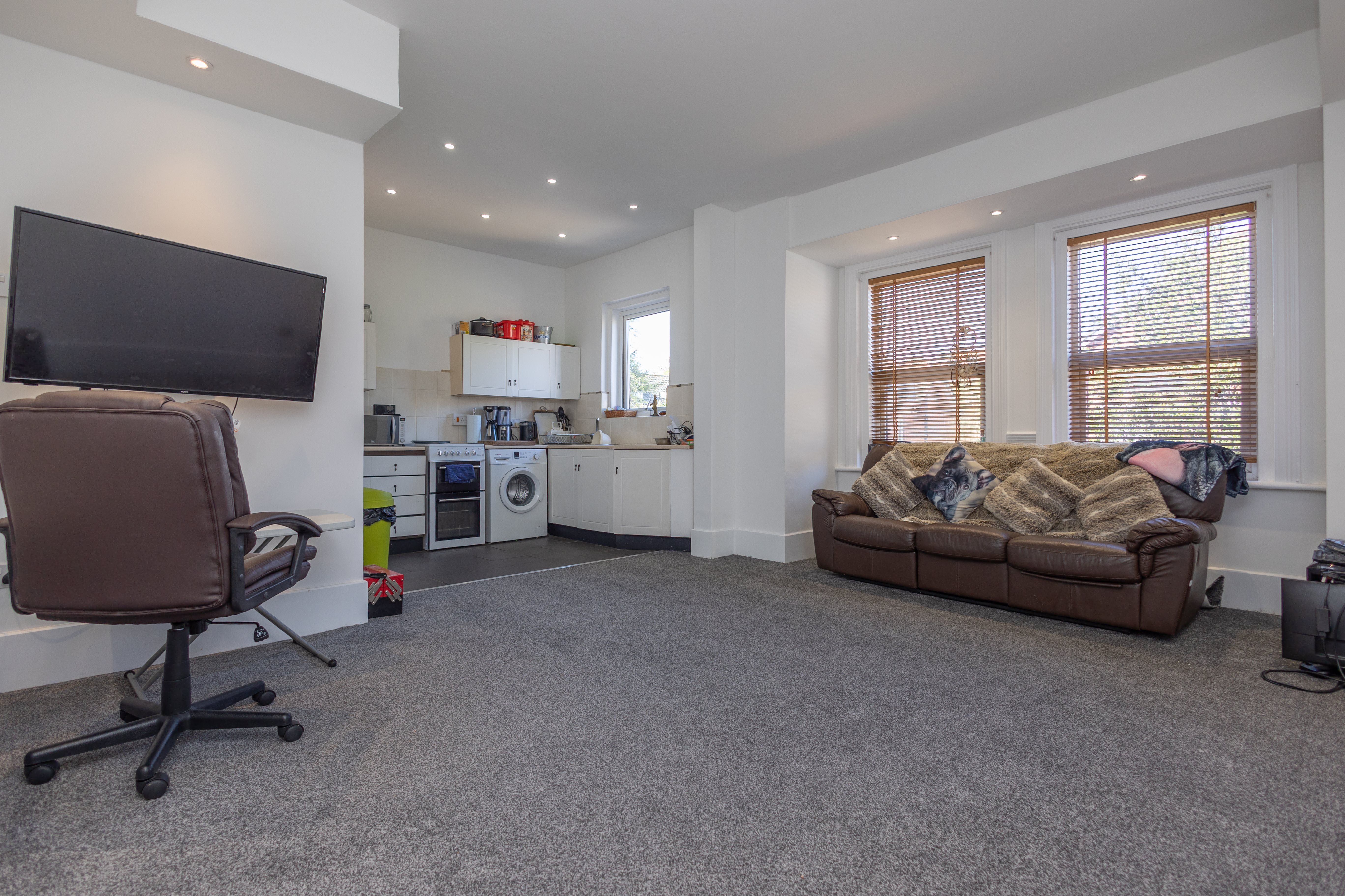 3 bed flat for sale in Adeline Road, Boscombe, BH5  - Property Image 2