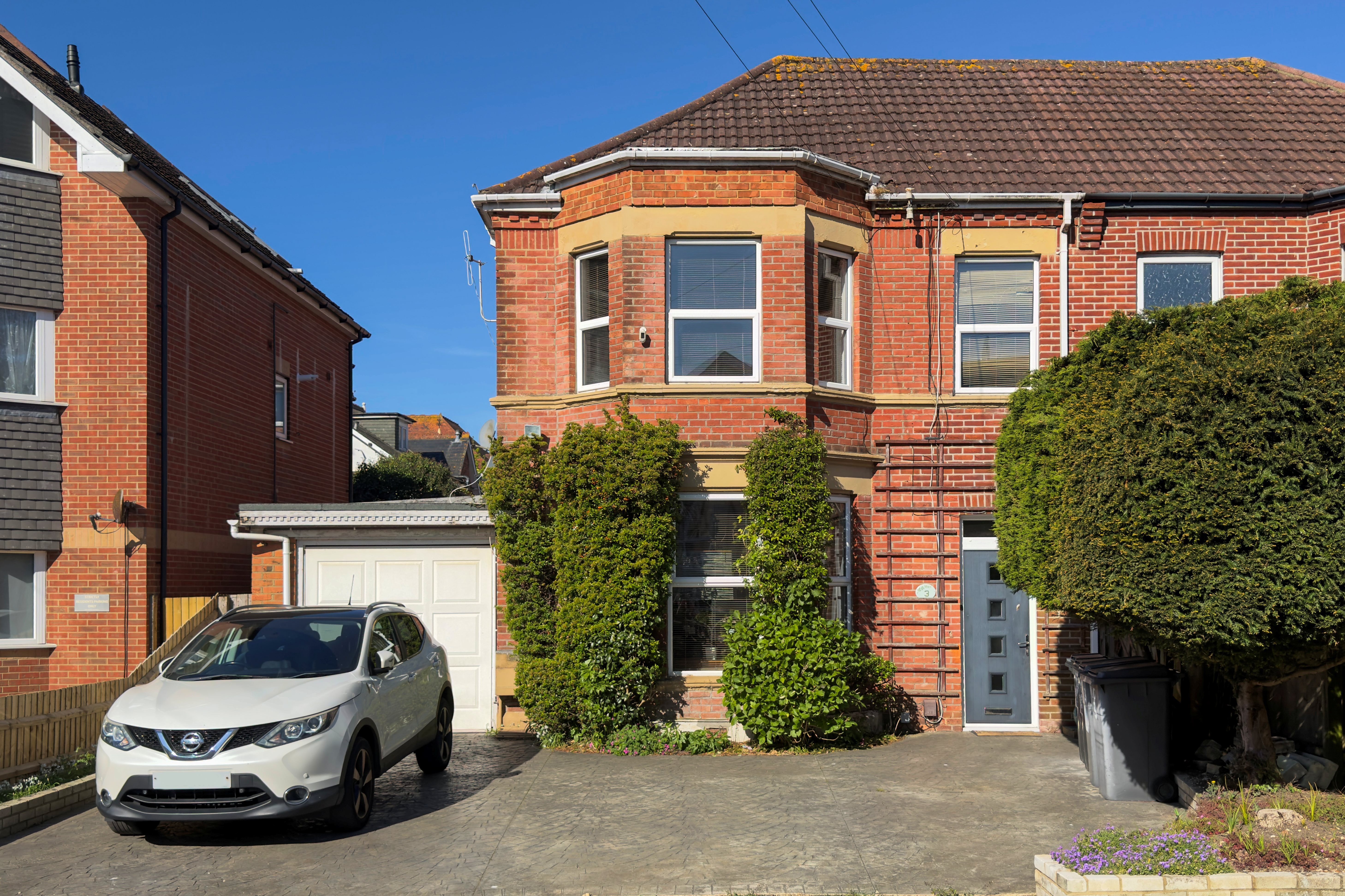 3 bed flat for sale in Adeline Road, Boscombe, BH5 - Property Image 1