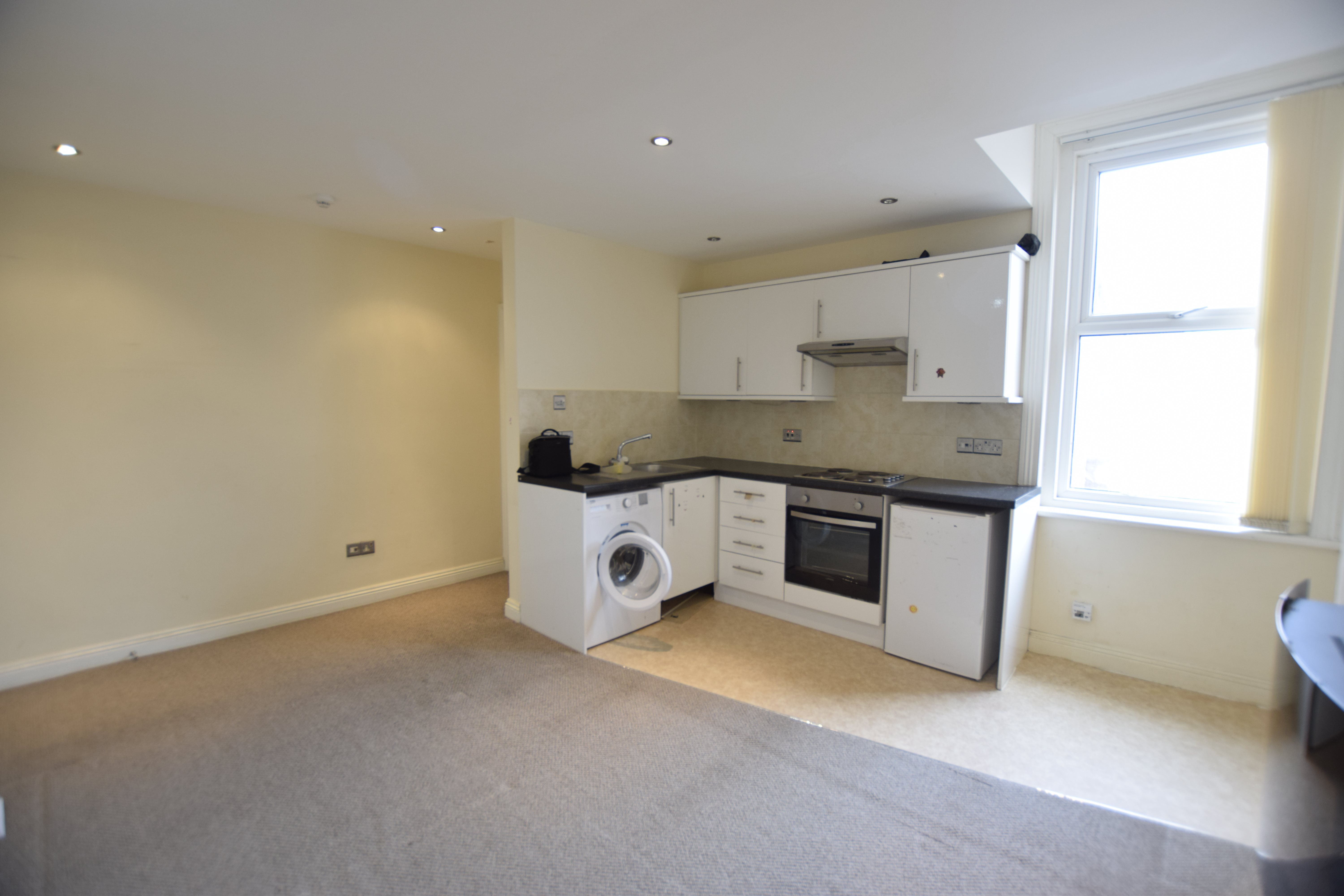 1 bed flat for sale in Cecil Road, Bournemouth 2