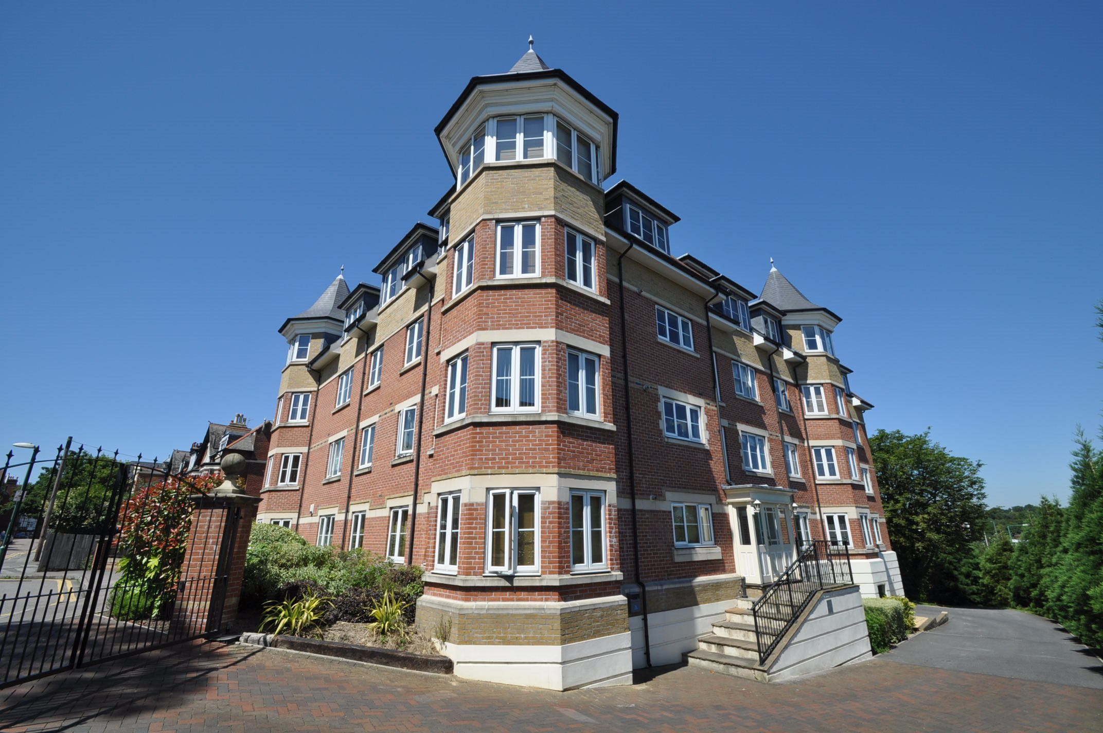 2 bed flat for sale in Norwich Avenue West, Bournemouth  - Property Image 11