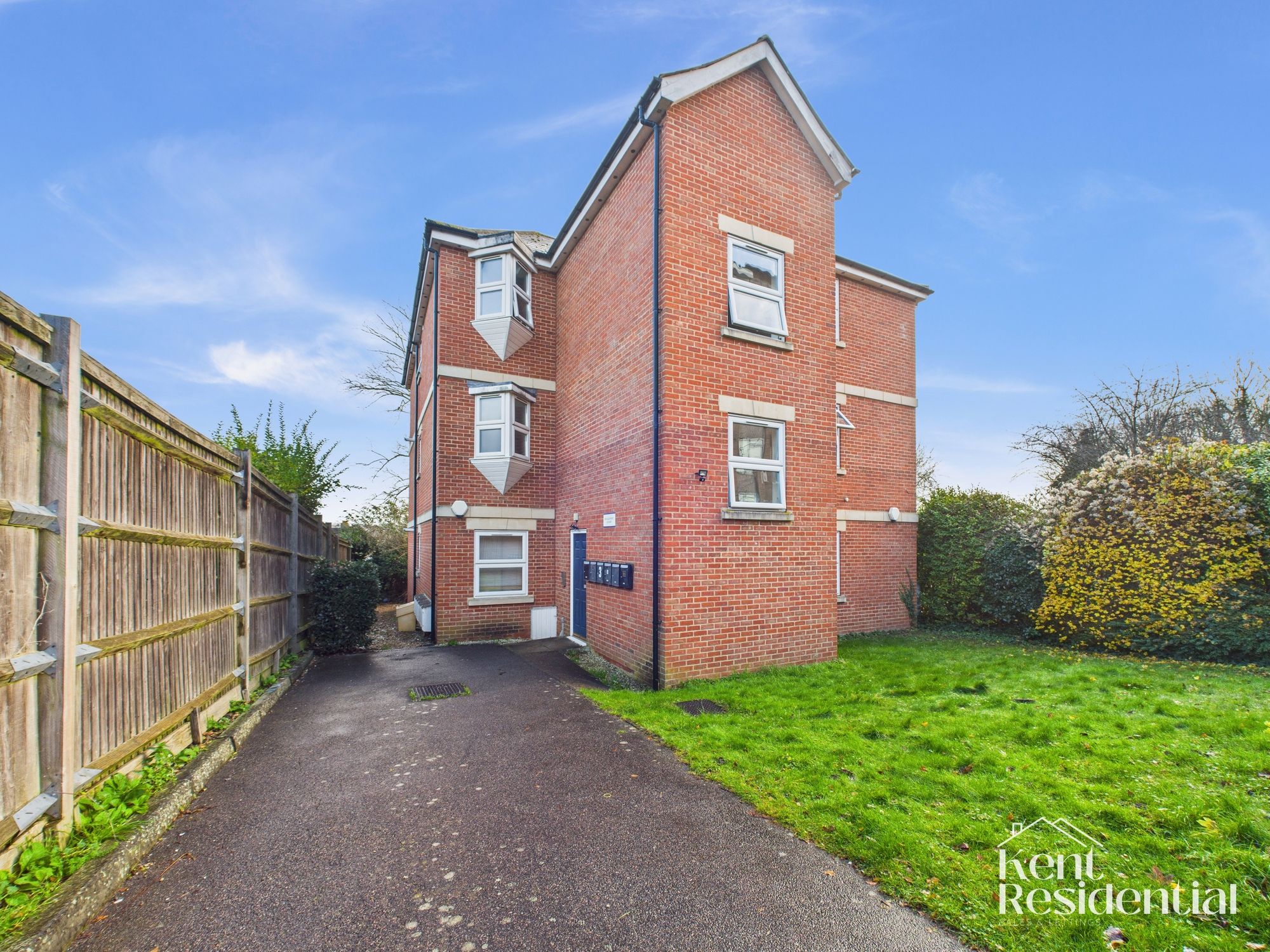 2 Bed Apartment For Sale In London Road, Regalpoint Court, ME16