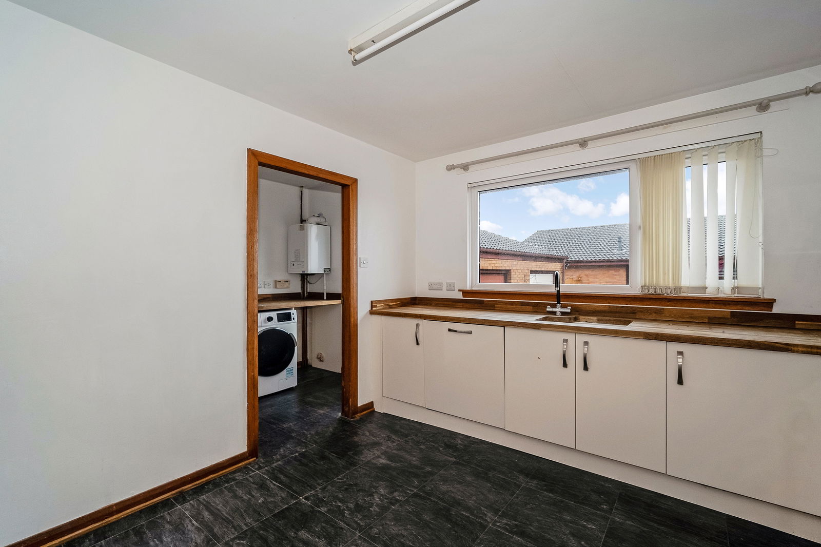 4 bed bungalow for sale in Fairways Avenue, Maddiston, Falkirk, FK2 0NY  - Property Image 4