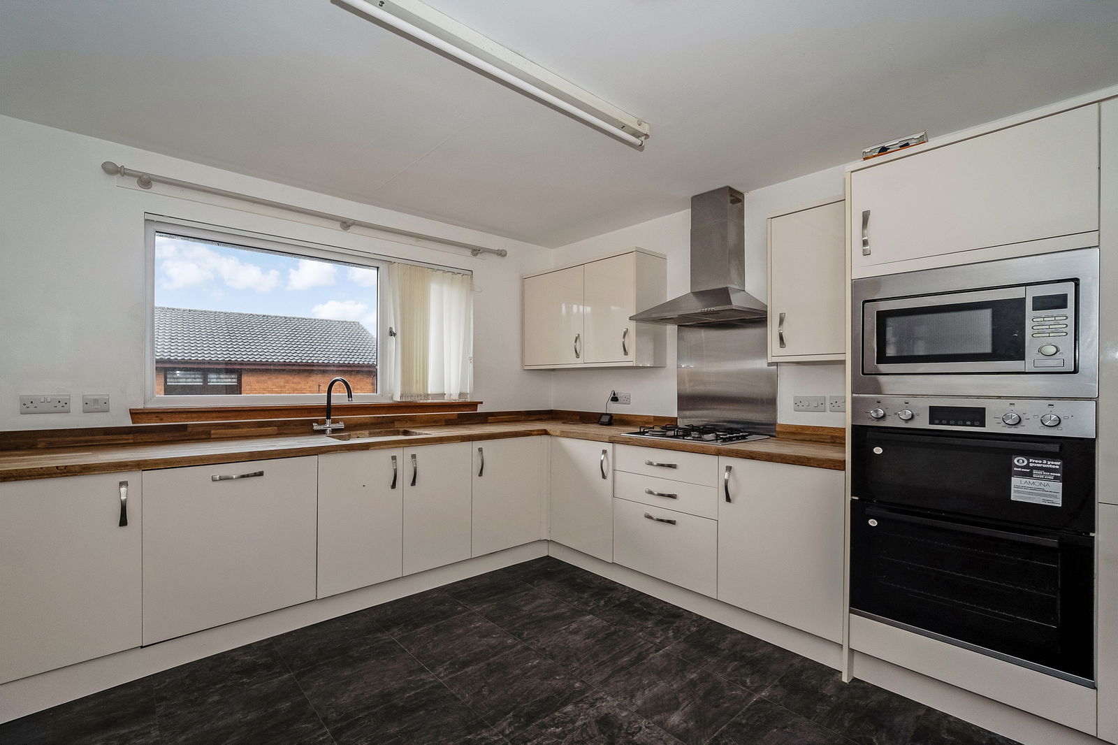 4 bed bungalow for sale in Fairways Avenue, Maddiston, Falkirk, FK2 0NY  - Property Image 3
