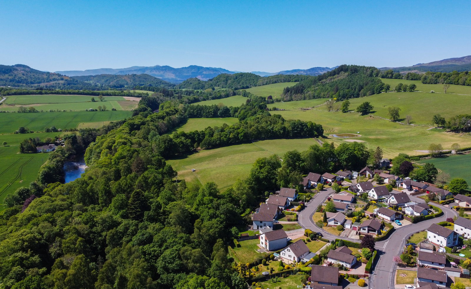 3 bed bungalow for sale in Highland Crescent, Crieff, PH7 4LH  - Property Image 2
