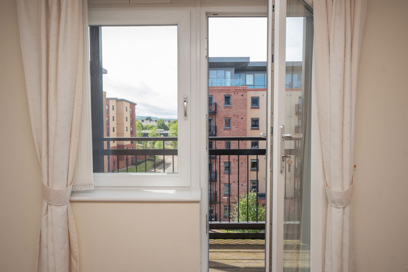 2 bed flat for sale in Slateford Gait, Edinburgh, EH11 1GW  - Property Image 5