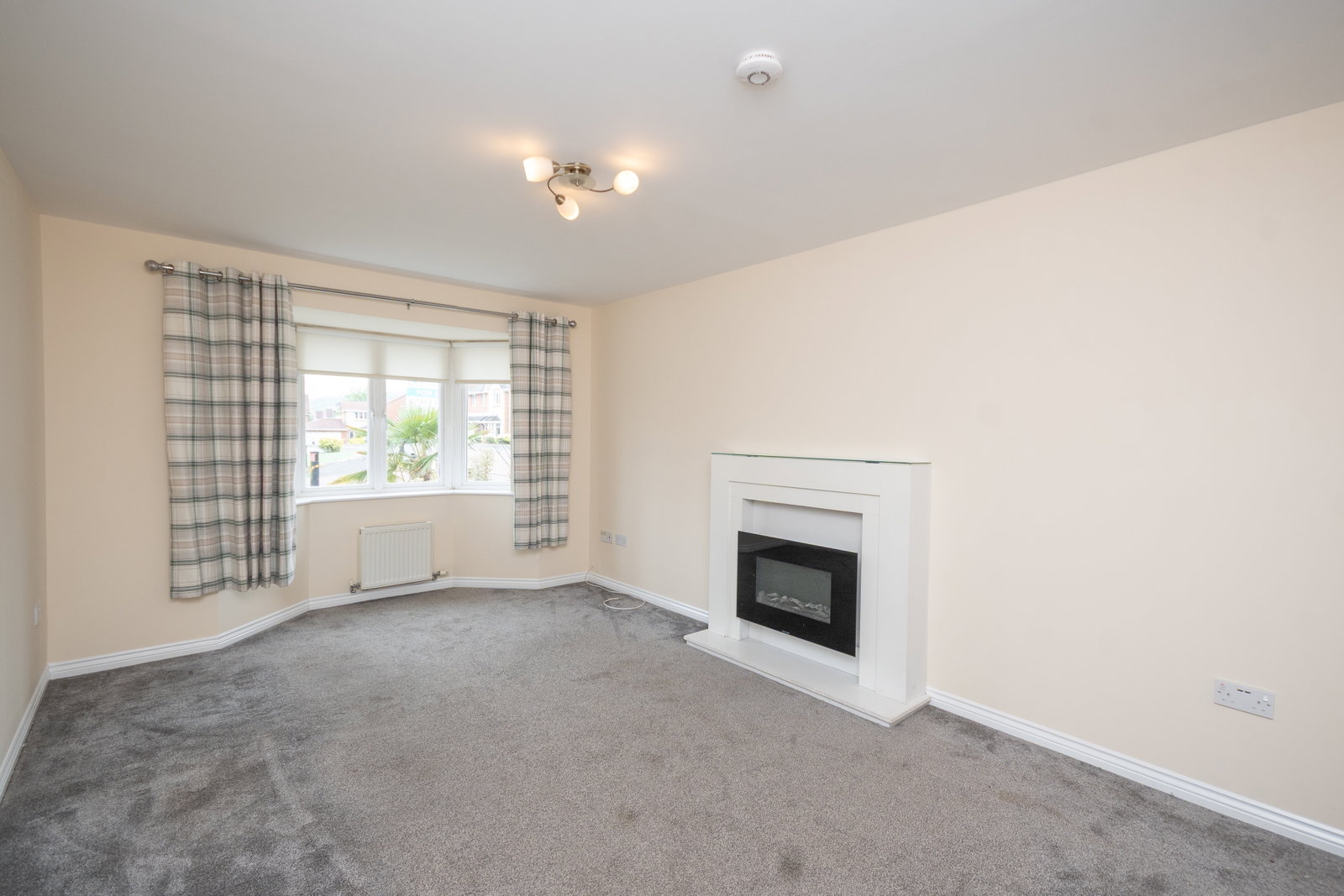 4 bed detached house for sale in Helen Gardens, Greenock, PA15 2WD  - Property Image 3