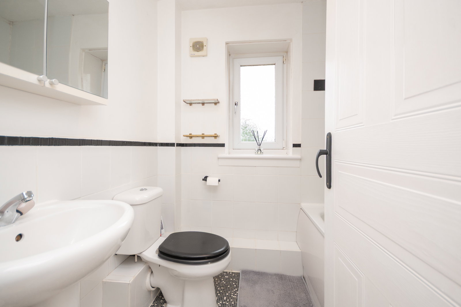 2 bed flat for sale in Grovepark Gardens, Glasgow, G20 7JB  - Property Image 11