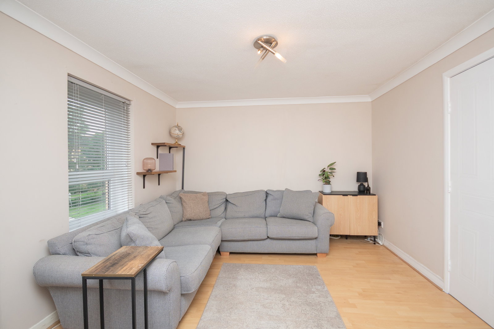 2 bed flat for sale in Grovepark Gardens, Glasgow, G20 7JB  - Property Image 3
