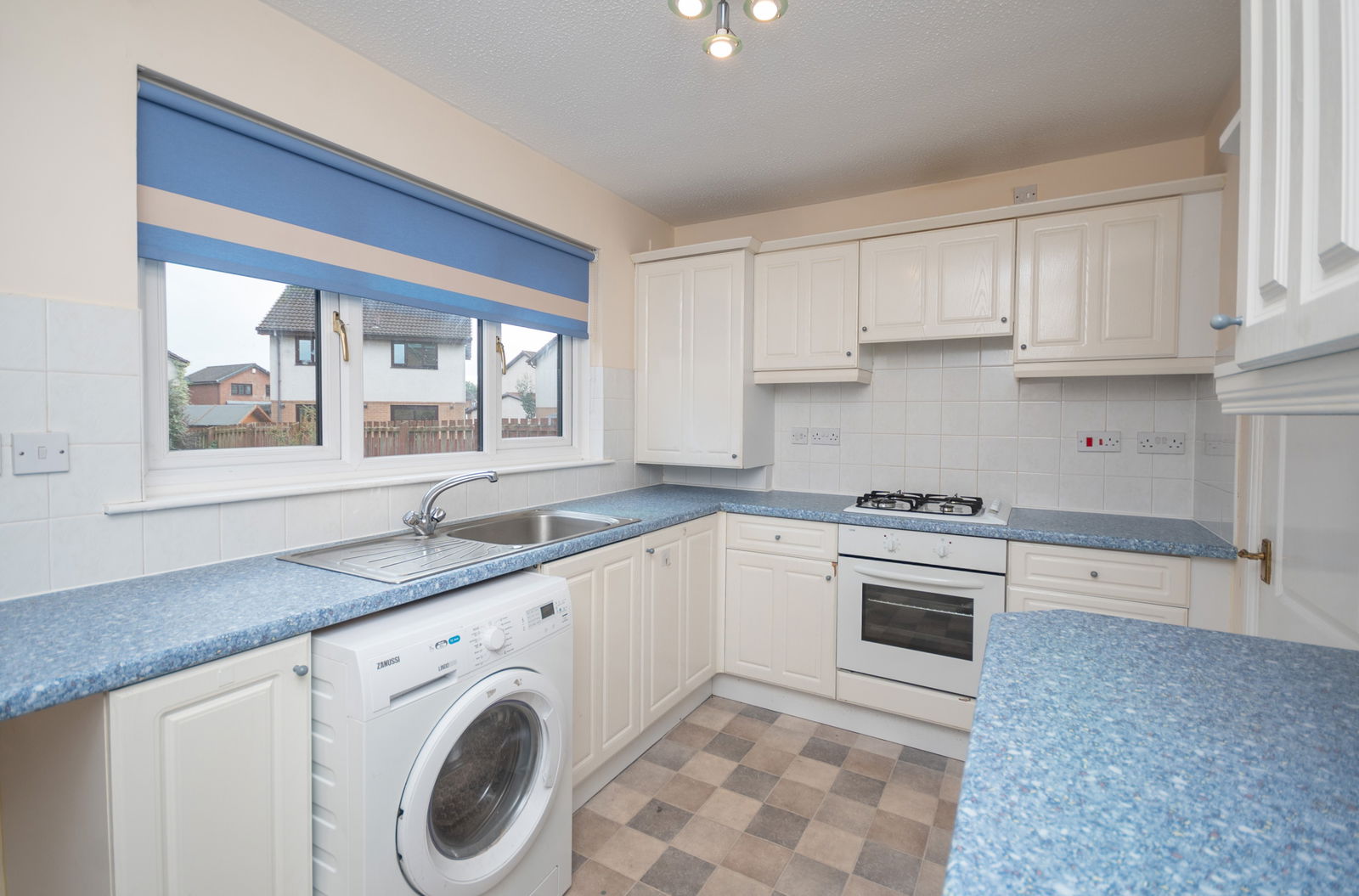 3 bed detached house for sale in Glen Clova Gardens, Kilmarnock, KA2 0LT  - Property Image 8