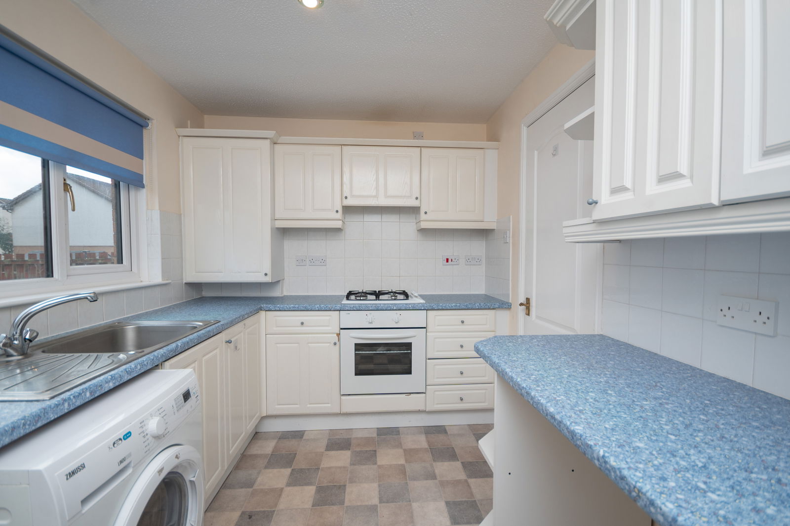 3 bed detached house for sale in Glen Clova Gardens, Kilmarnock, KA2 0LT  - Property Image 6