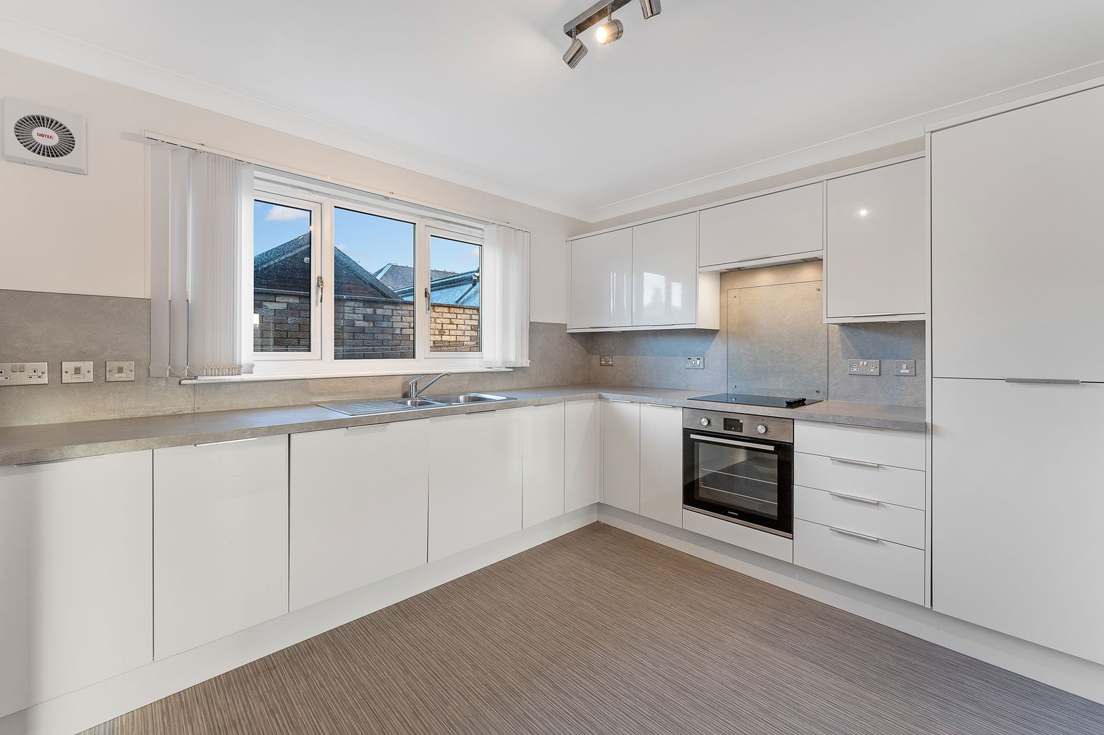 2 bed detached house for sale in Malcolm Gardens, Irvine, KA12 0EN  - Property Image 5