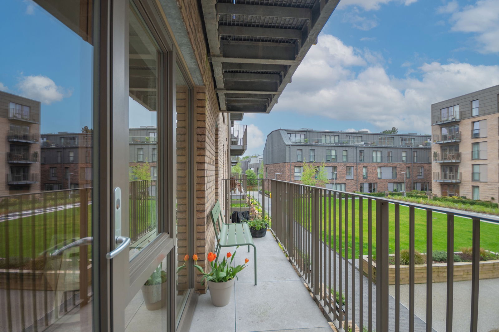 2 bed flat for sale in Hughes Close, Canonmills, EH7 4GN  - Property Image 2