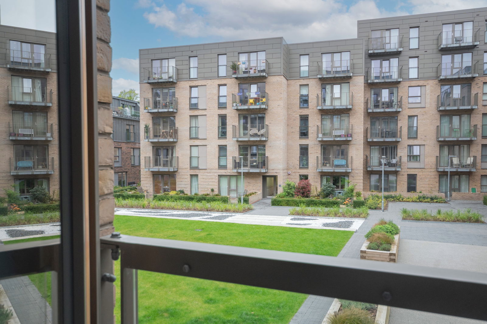2 bed flat for sale in Hughes Close, Canonmills, EH7 4GN  - Property Image 17