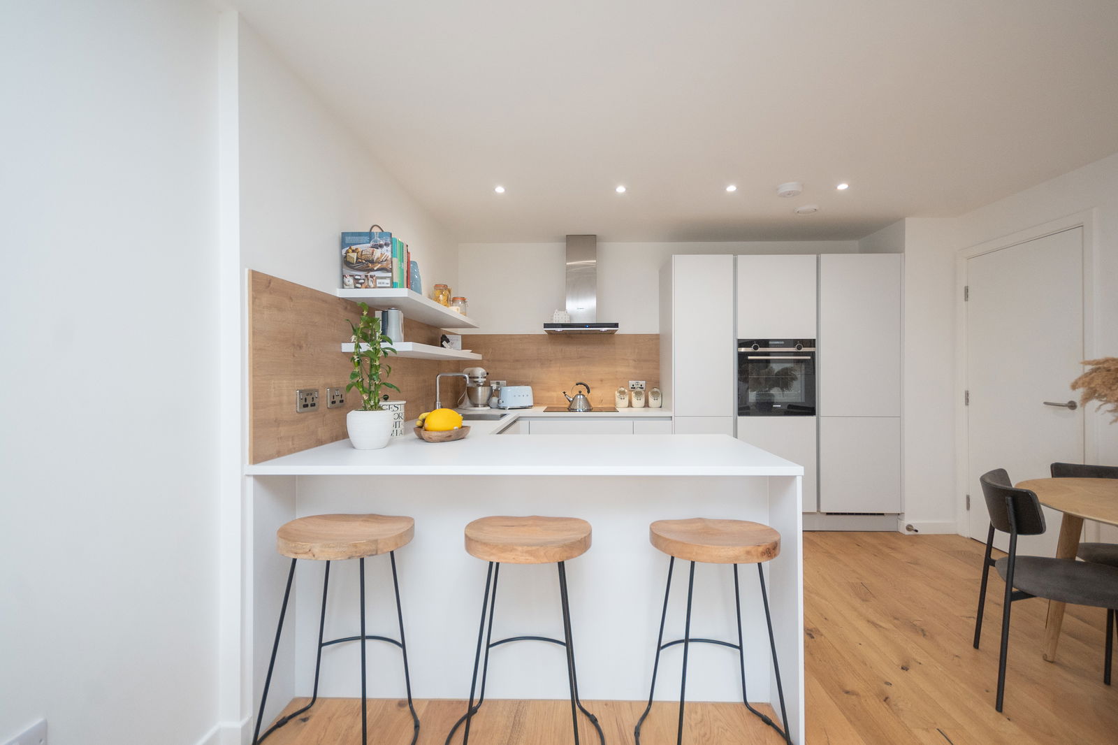 2 bed flat for sale in Hughes Close, Canonmills, EH7 4GN  - Property Image 5