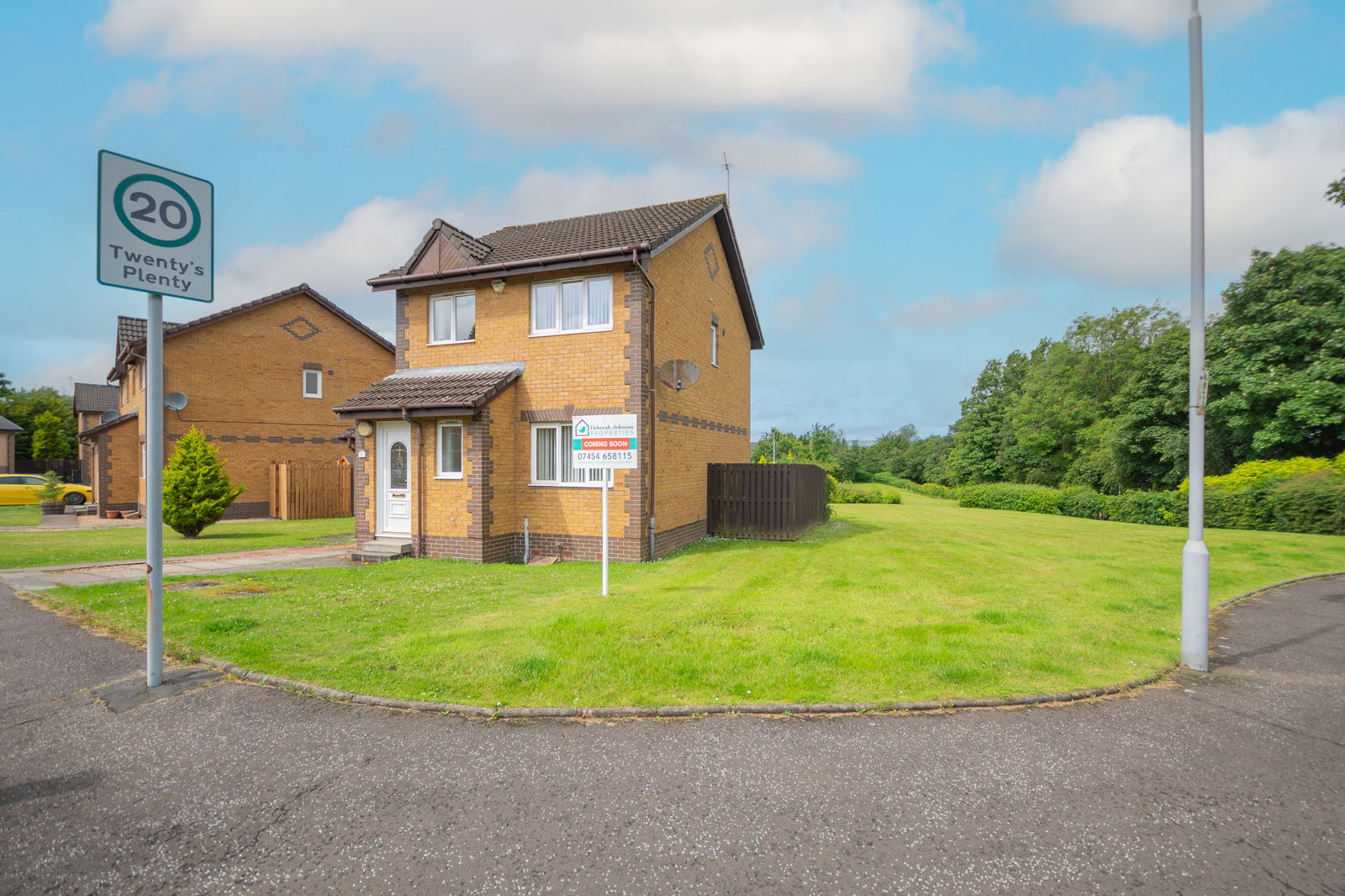 3 bed detached house for sale in Campsie View, Cumbernauld, Glasgow, G67 2AU  - Property Image 2