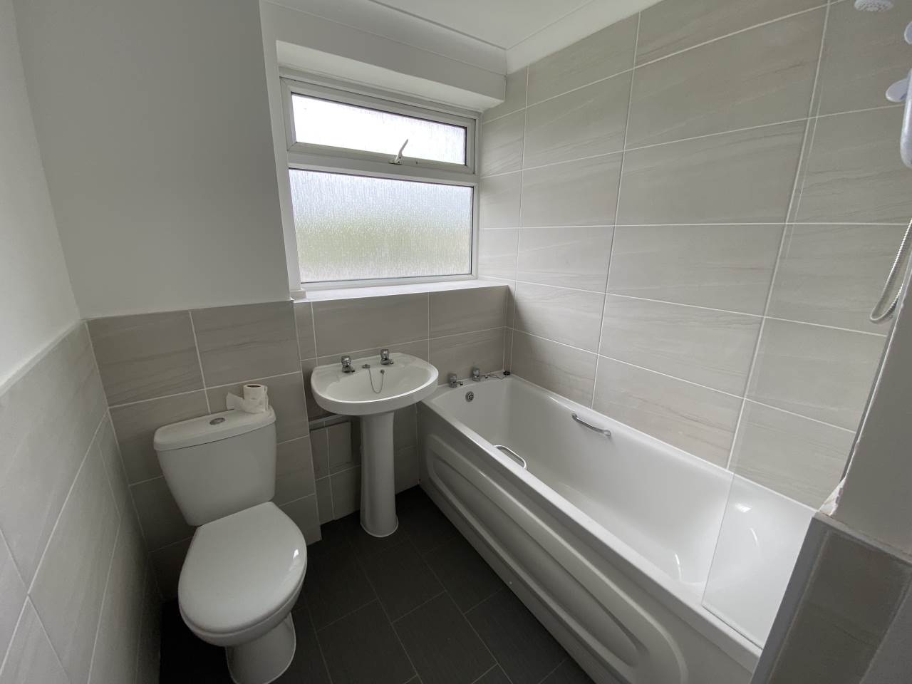 2 bed flat to rent in Wilkinson Close, Sutton Coldfield, B73 5