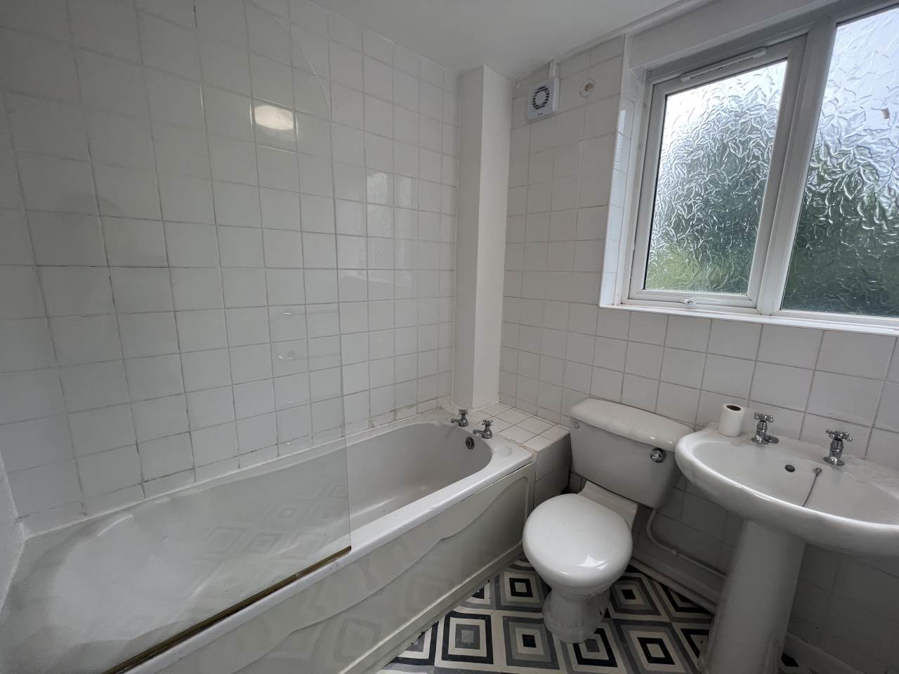 2 bed flat to rent in Burnett Road, Streetly, B74  - Property Image 4