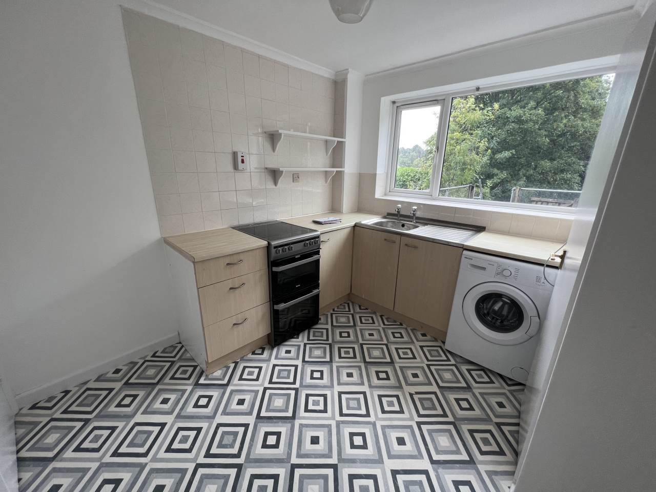 2 bed flat to rent in Burnett Road, Streetly, B74 2
