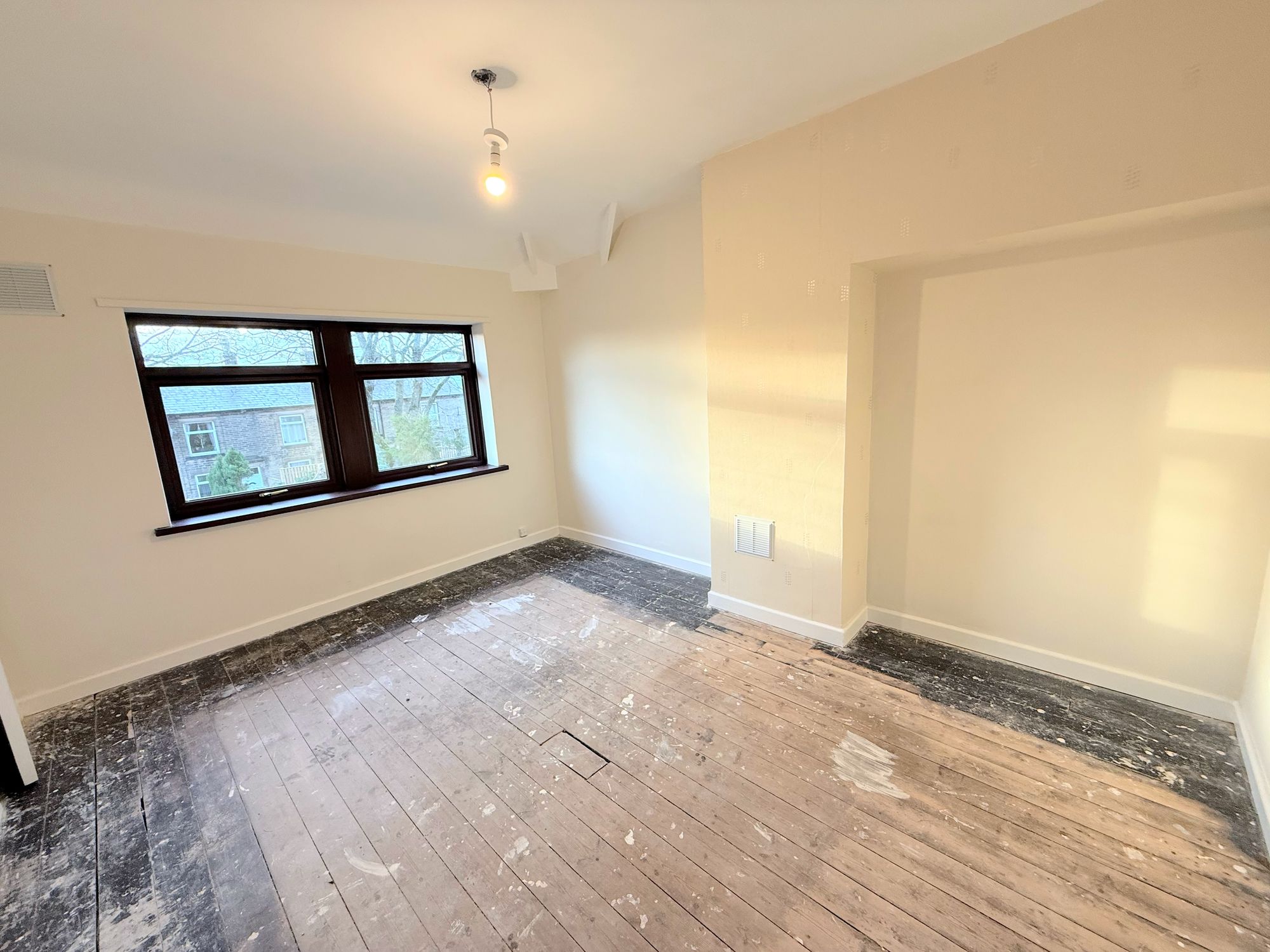 2 bed end of terrace house for sale in Woodlands Mount, Halifax 3